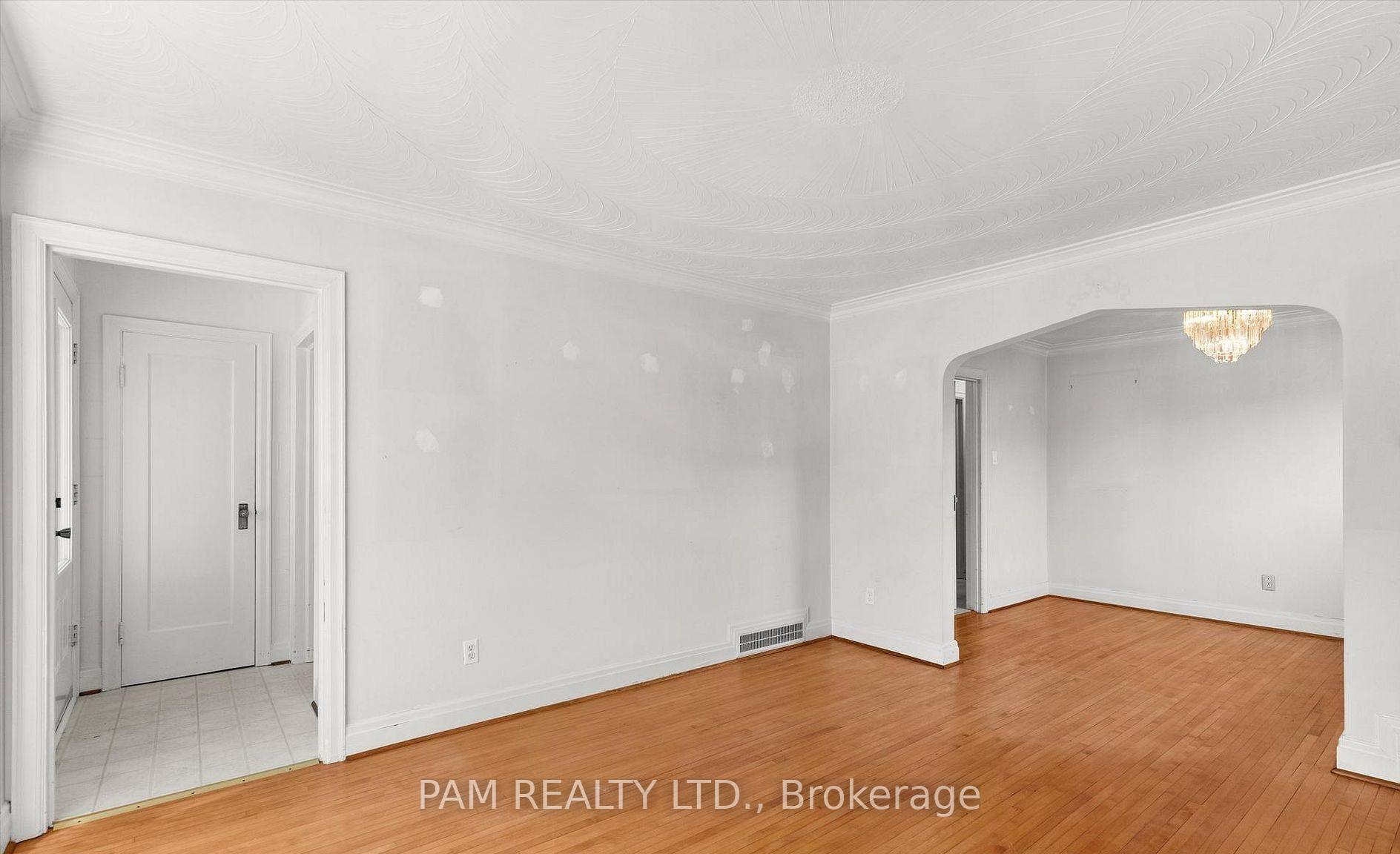Photo 5 of 42 Parklea Drive, Toronto, Leaside — HOMEH