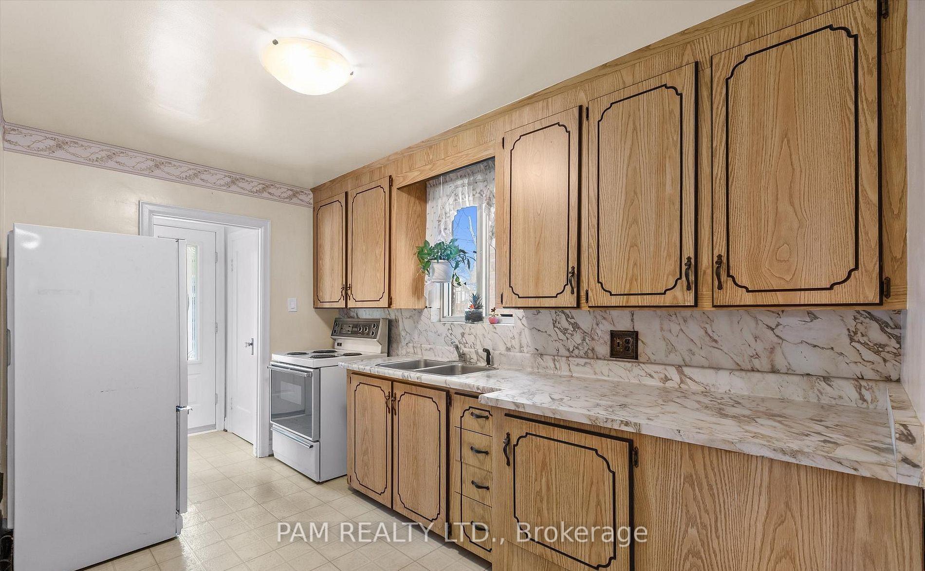 Photo 7 of 42 Parklea Drive, Toronto, Leaside — HOMEH