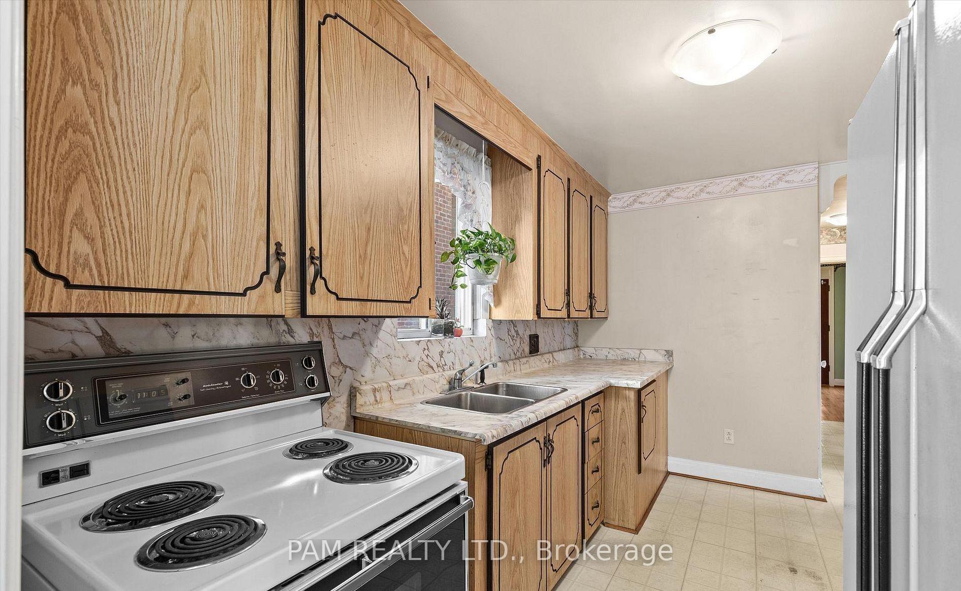 Photo 8 of 42 Parklea Drive, Toronto, Leaside — HOMEH