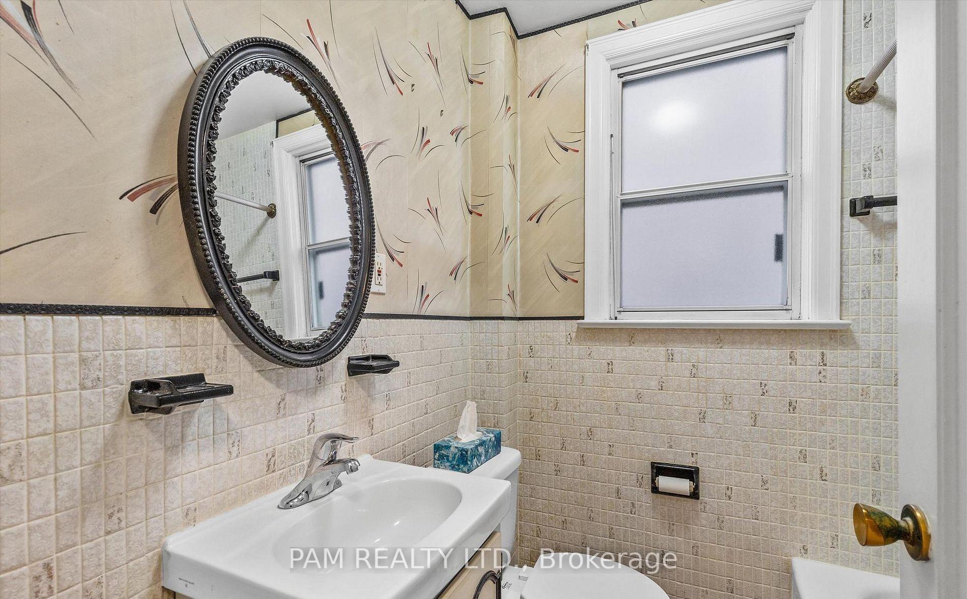 Photo 9 of 42 Parklea Drive, Toronto, Leaside — HOMEH
