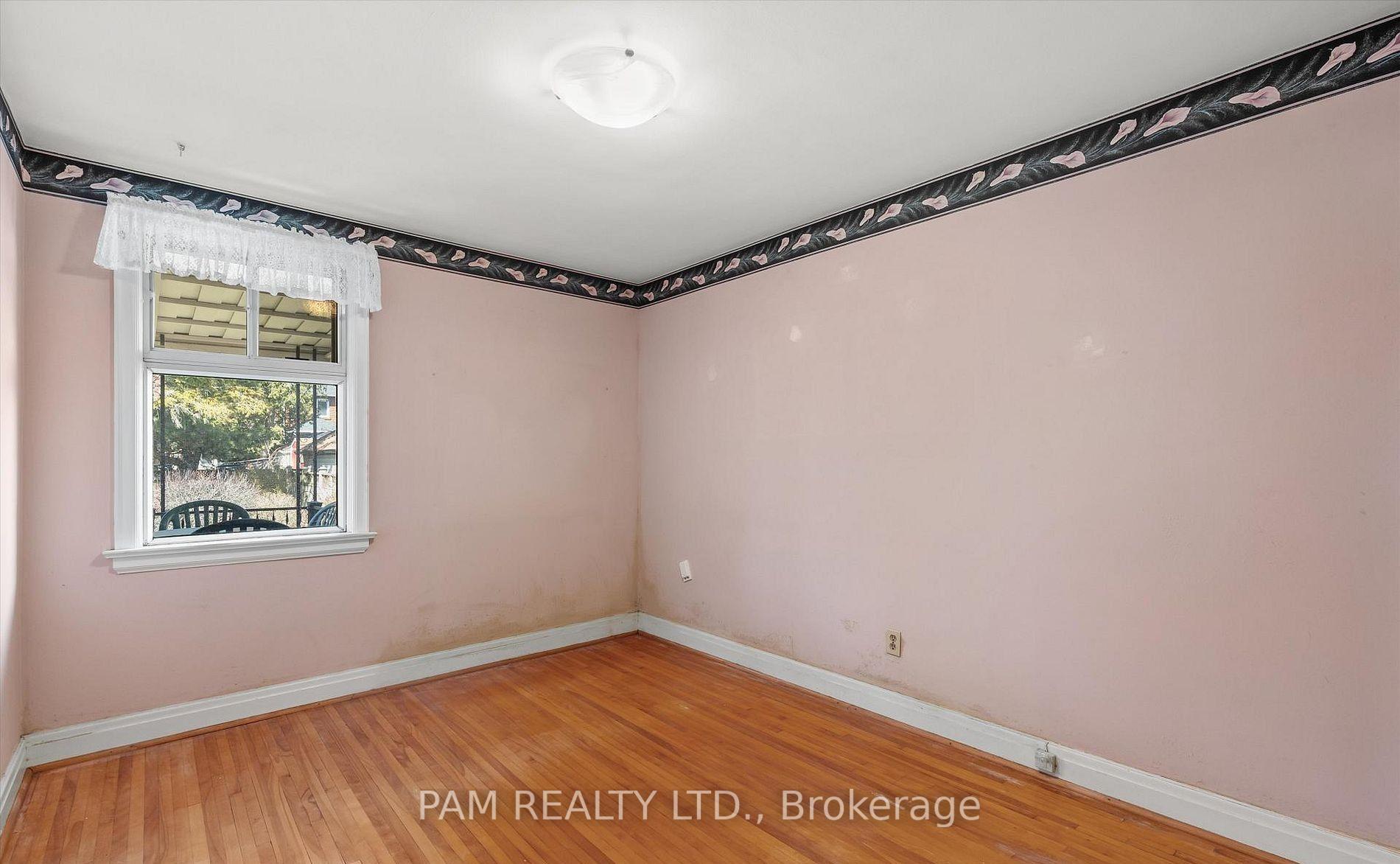 Photo 11 of 42 Parklea Drive, Toronto, Leaside — HOMEH