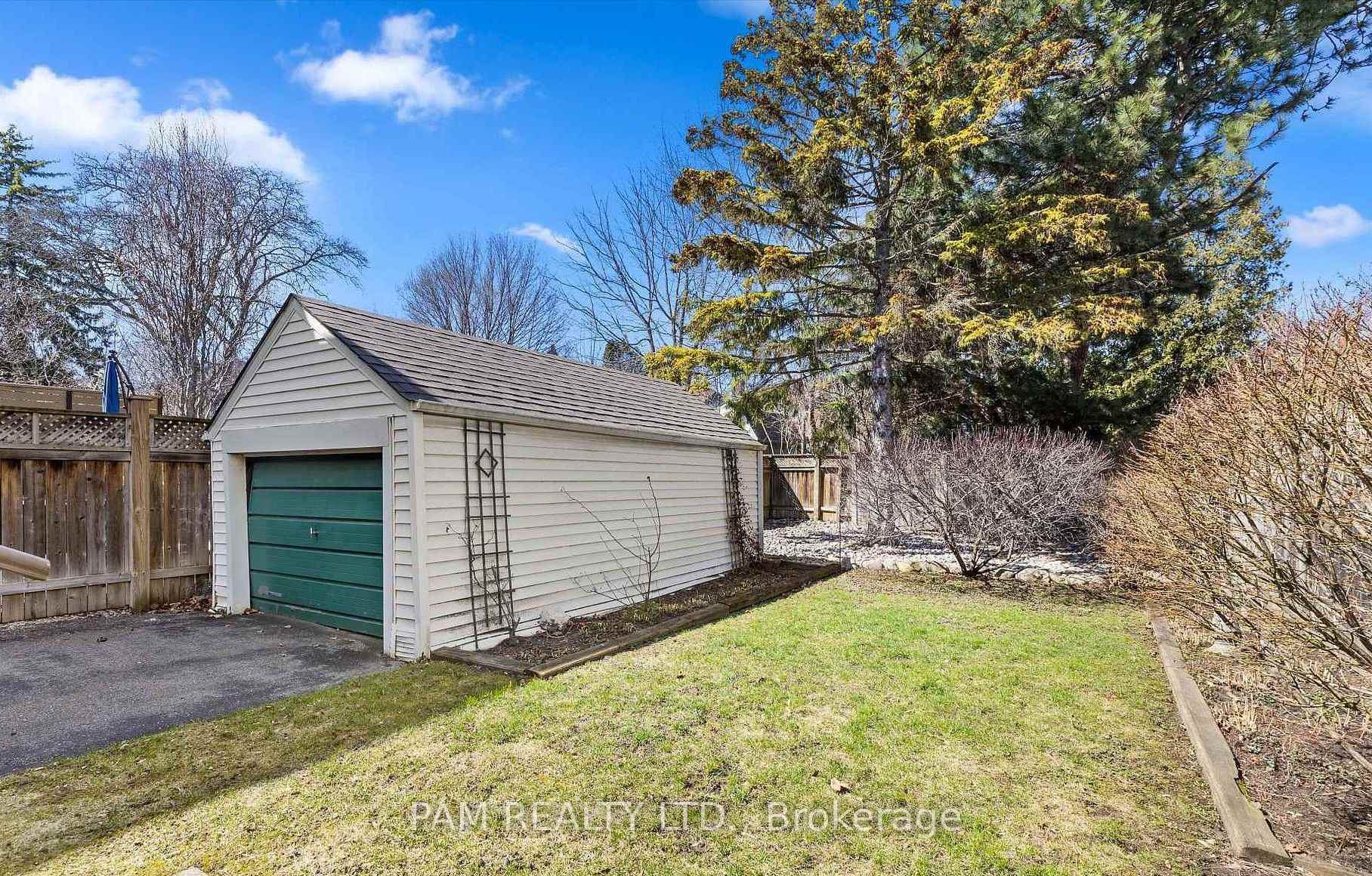Photo 16 of 42 Parklea Drive, Toronto, Leaside — HOMEH