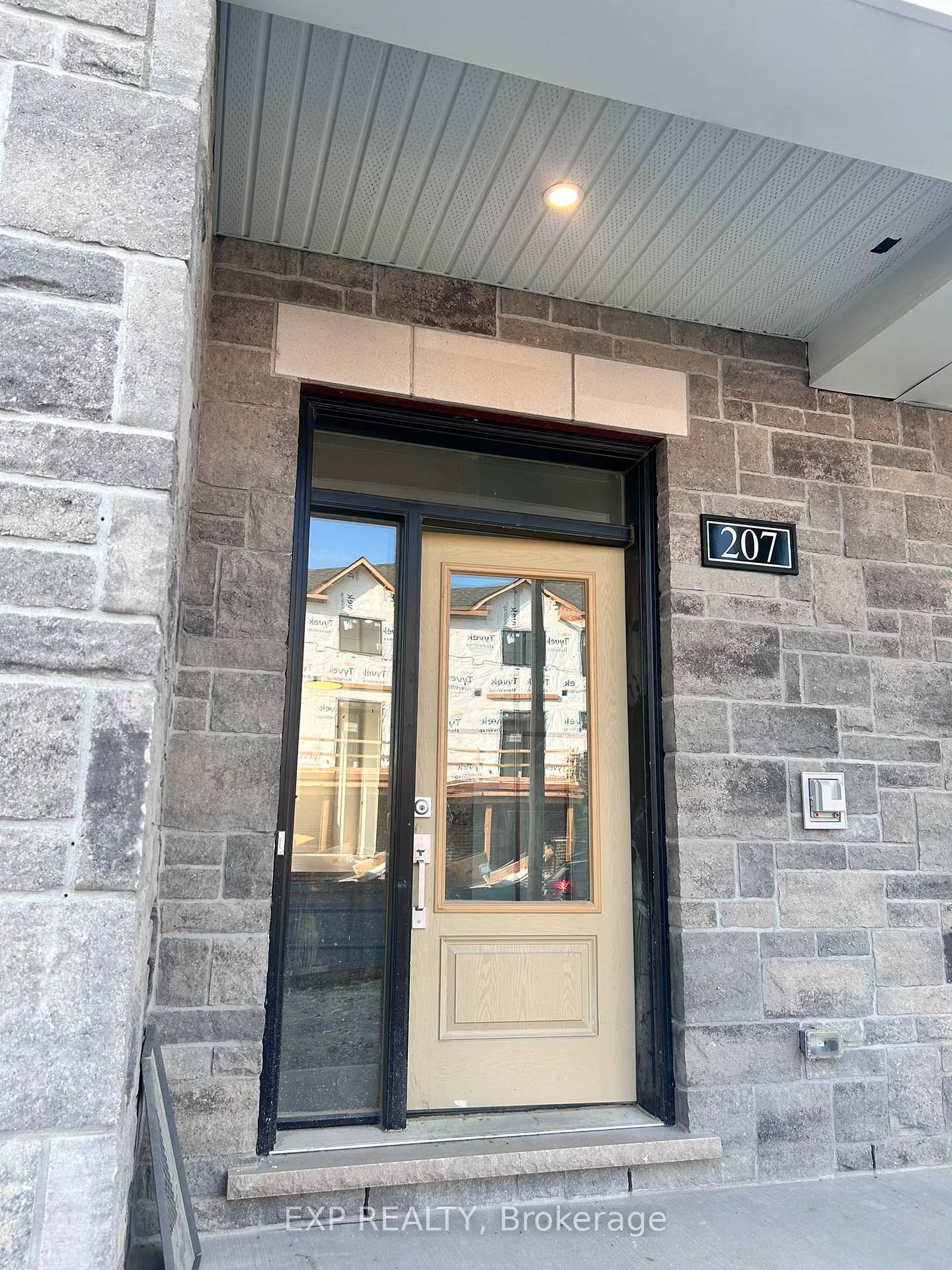 Photo 2 of 207 bankside Way, Ottawa, Barrhaven - Half Moon Bay — HOMEH