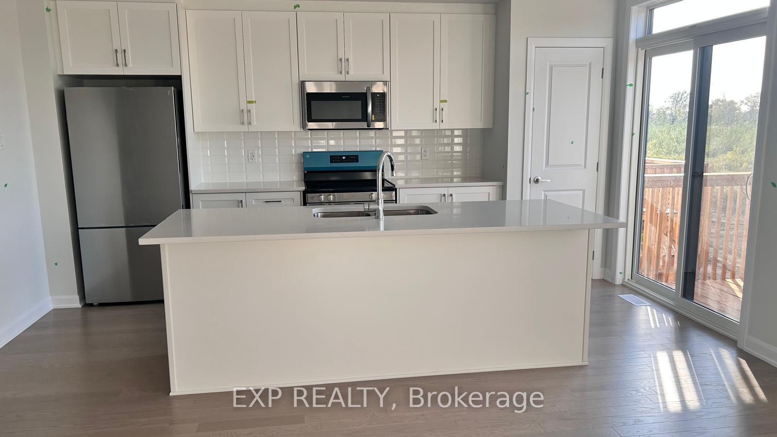 Photo 4 of 207 bankside Way, Ottawa, Barrhaven - Half Moon Bay — HOMEH