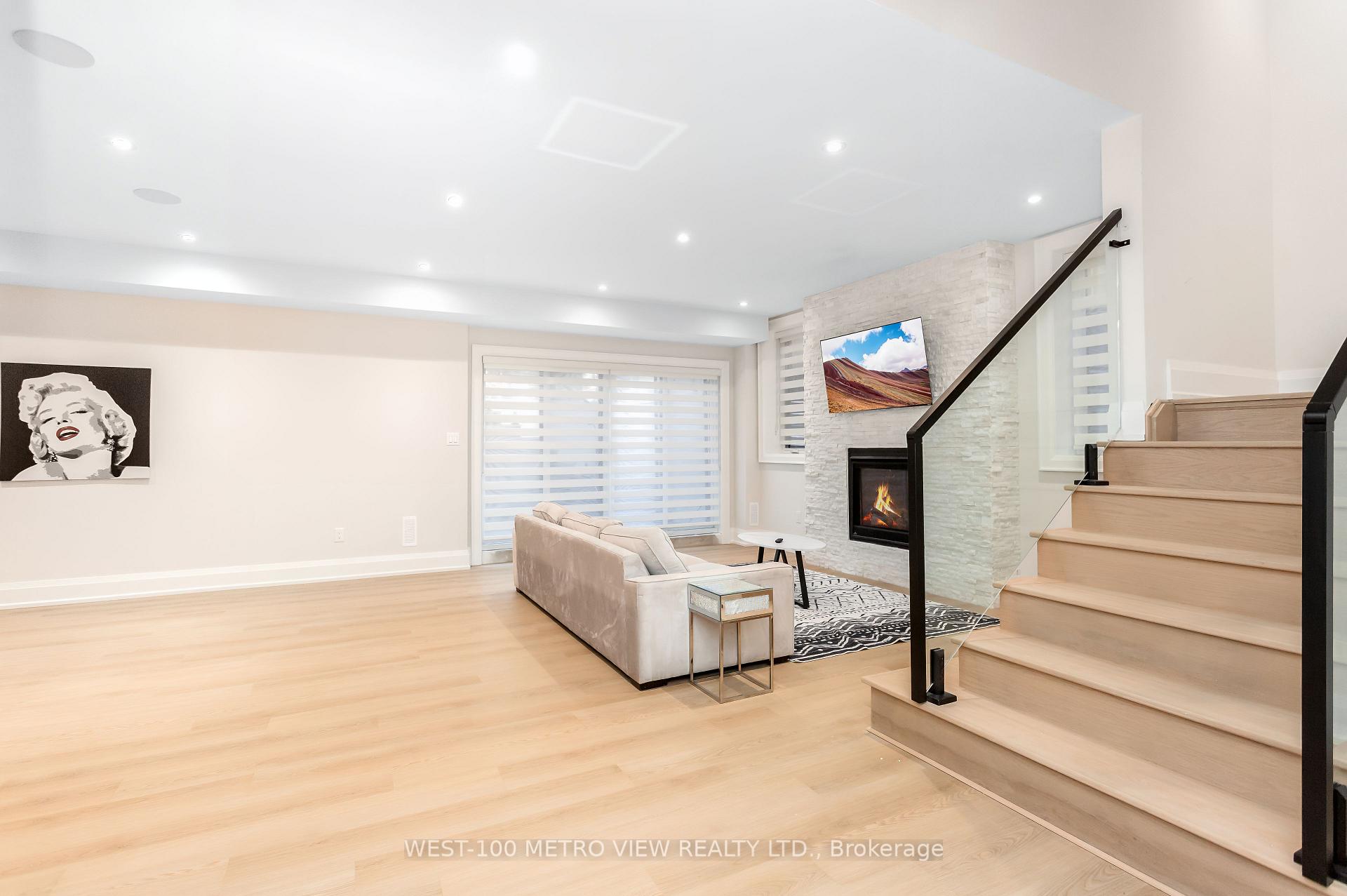 Photo 33 of 245 Bronte Road, Oakville, Bronte — HOMEH