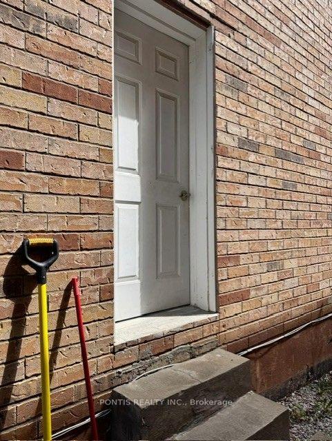 Photo 2 of Unit Basement, 588 Dolly Bird Lane, Mississauga, Meadowvale Village — HOMEH