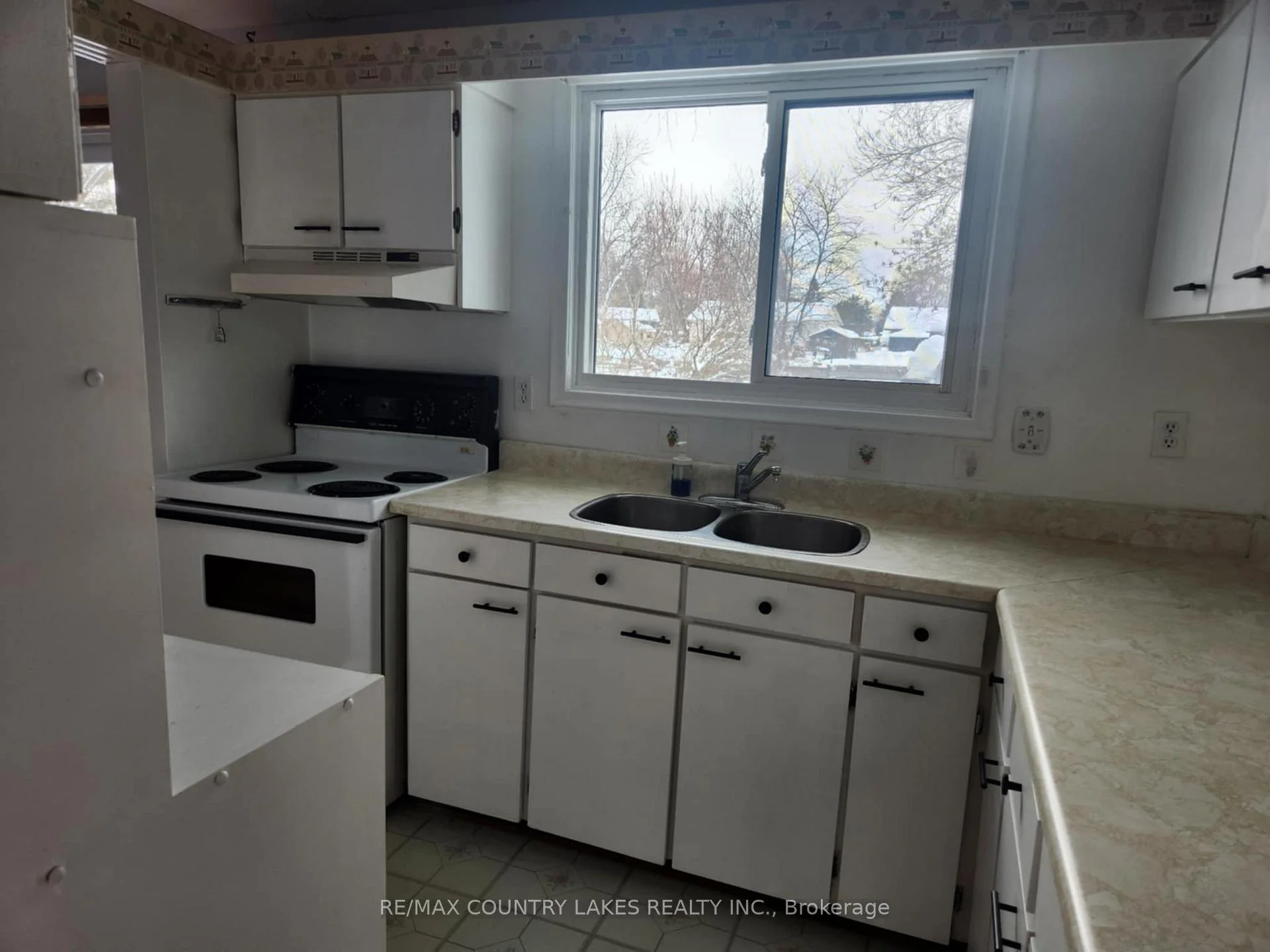 Photo 5 of 7 Willow Crescent, Ramara, Rural Ramara — HOMEH