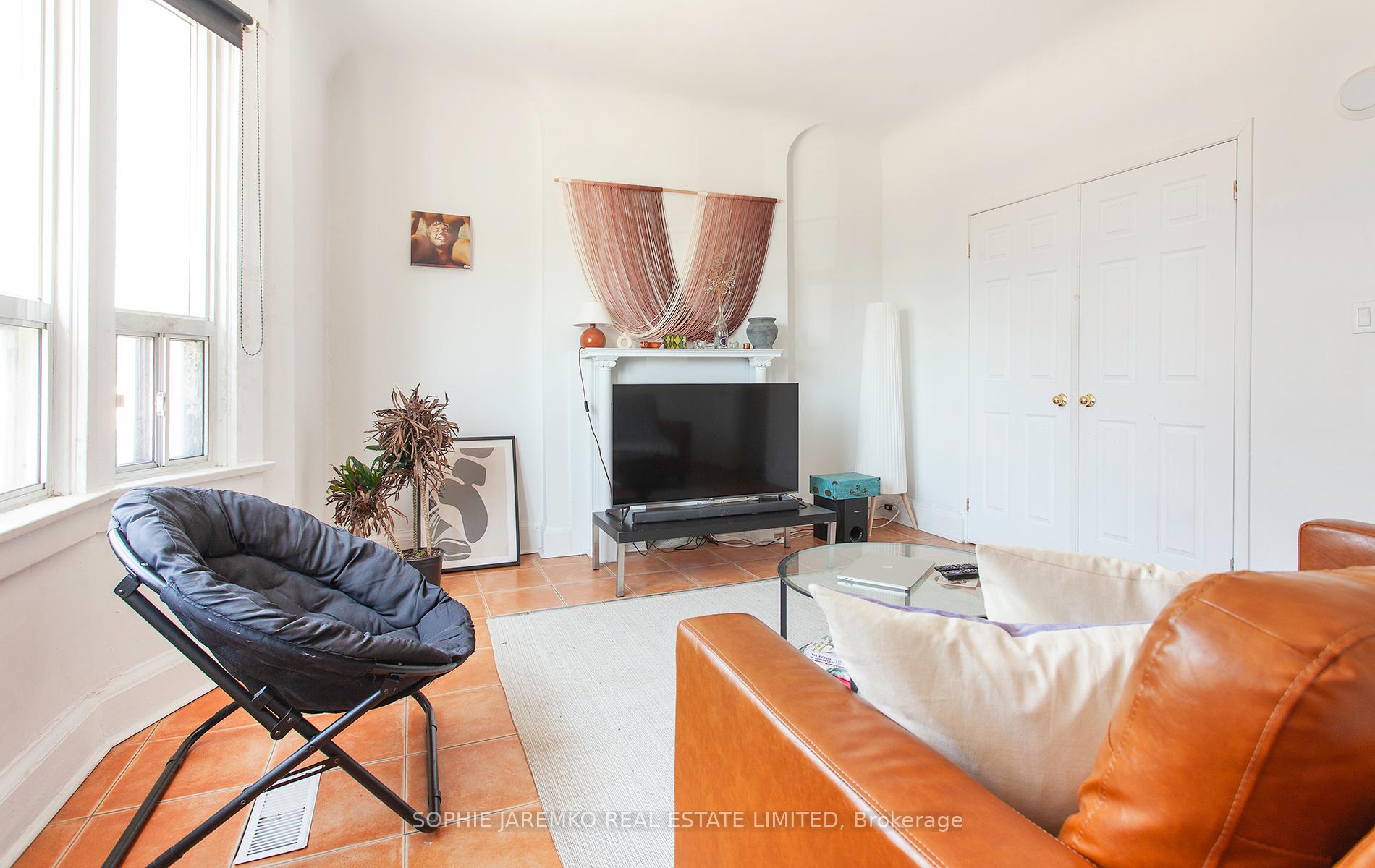 Photo 2 of 2102A Dundas Street W, Toronto, Roncesvalles — HOMEH