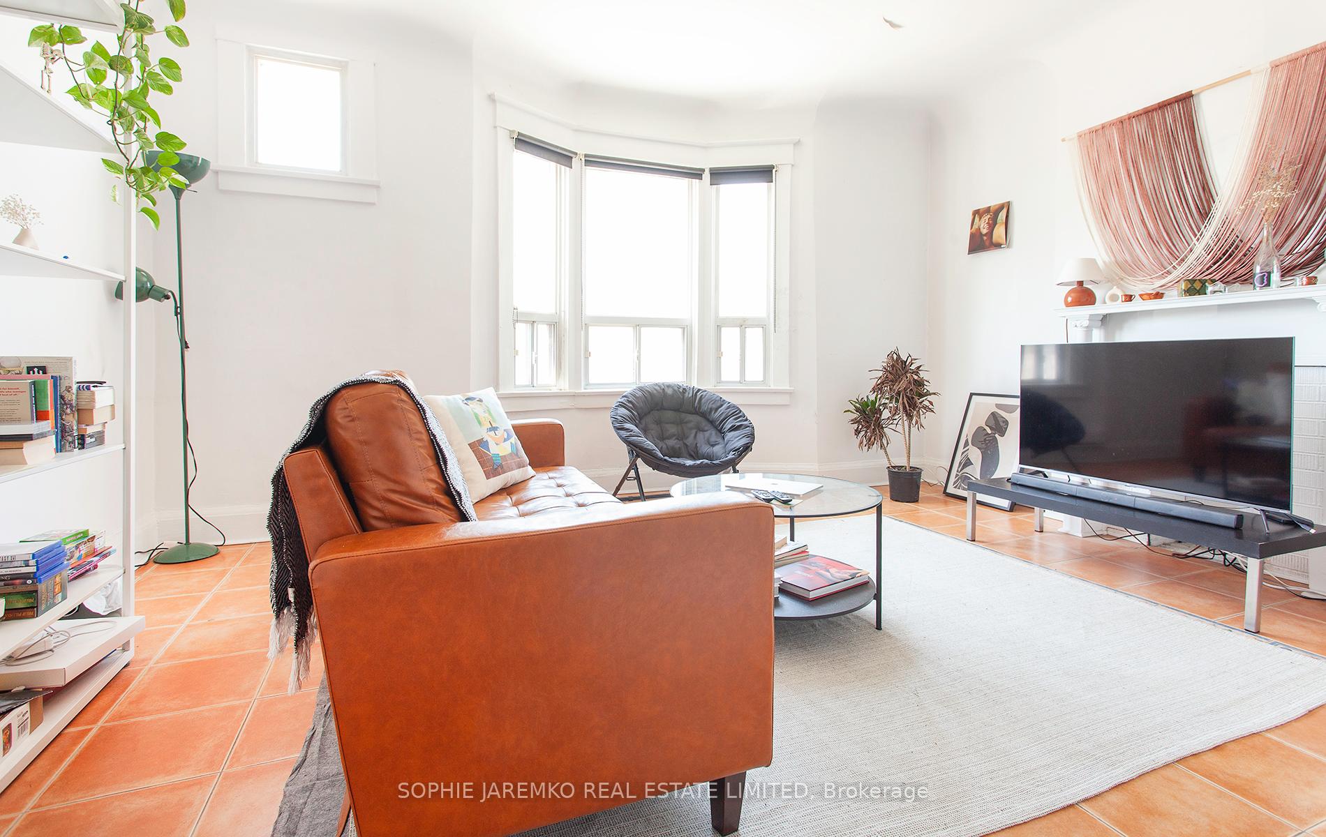 Photo 4 of 2102A Dundas Street W, Toronto, Roncesvalles — HOMEH