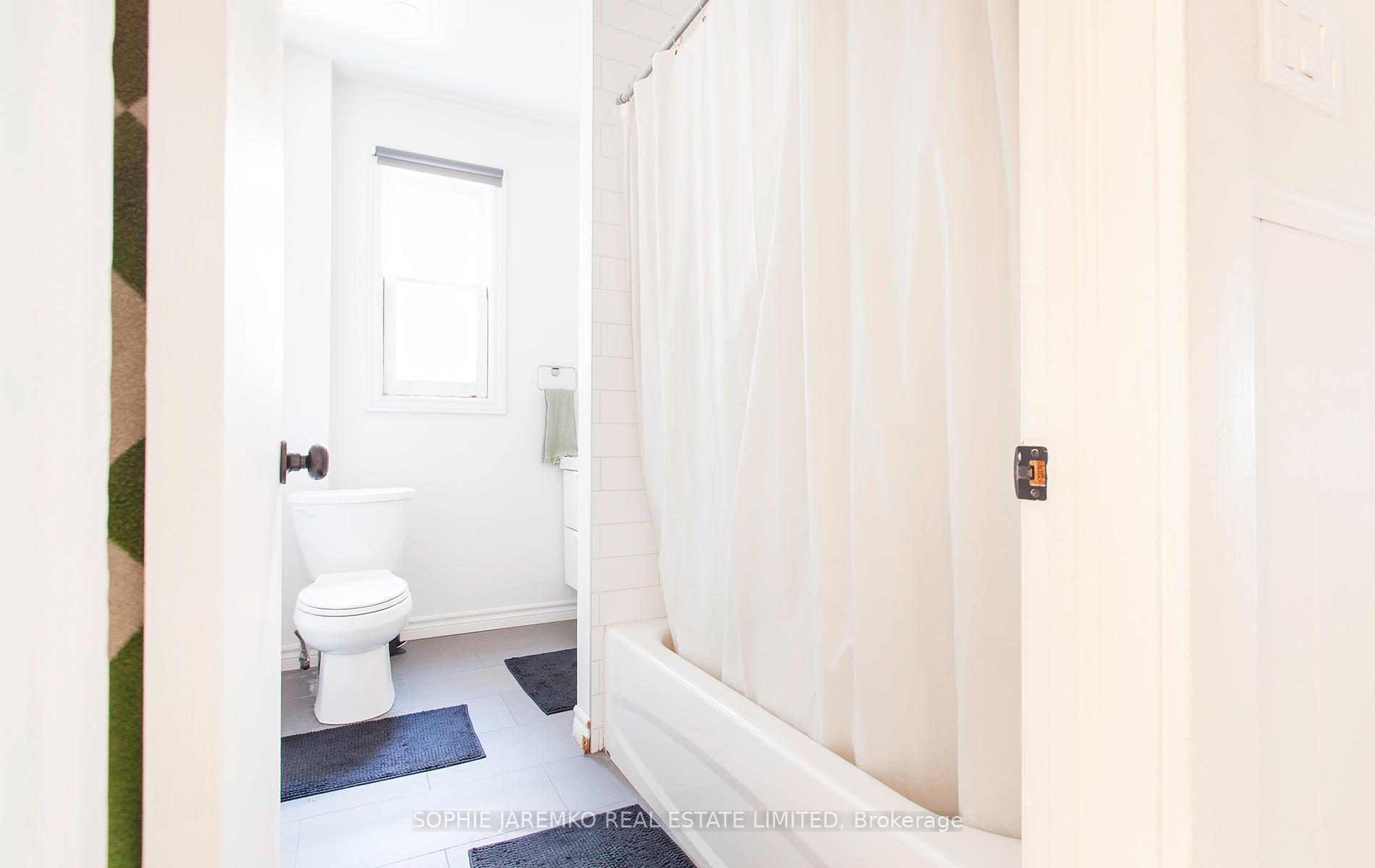 Photo 9 of 2102A Dundas Street W, Toronto, Roncesvalles — HOMEH