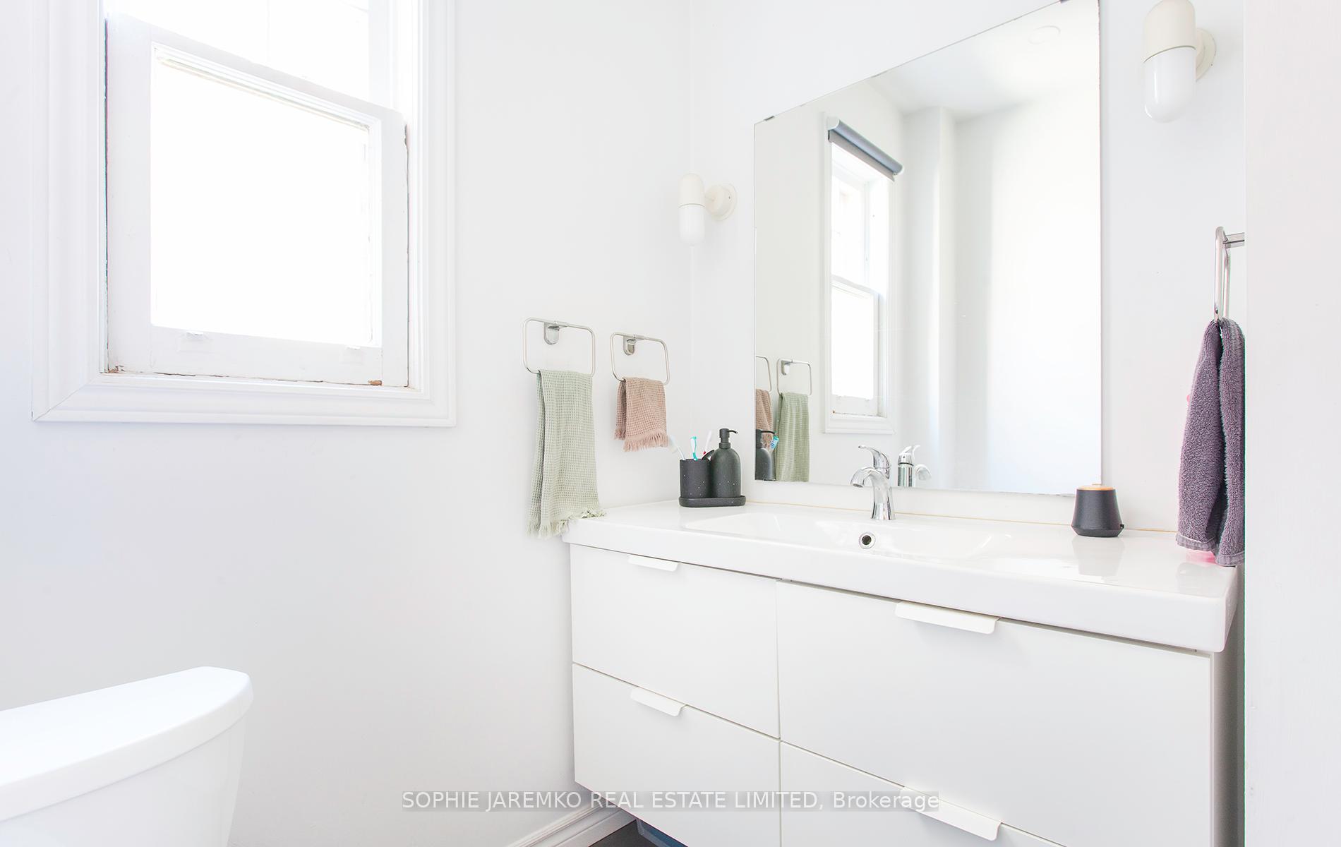 Photo 10 of 2102A Dundas Street W, Toronto, Roncesvalles — HOMEH