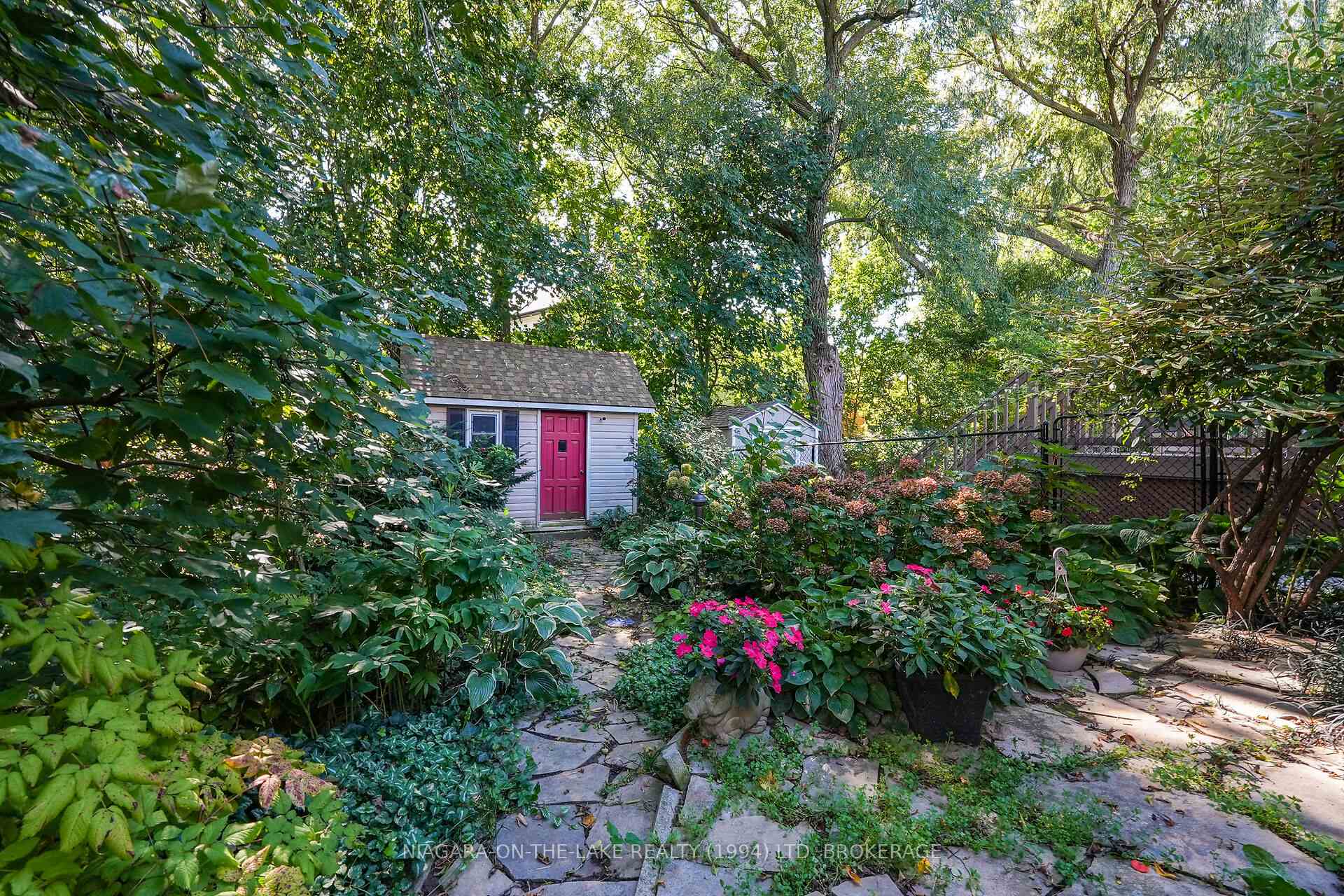 Photo 33 of 8 Lakeside Drive, St. Catharines, Port Weller — HOMEH