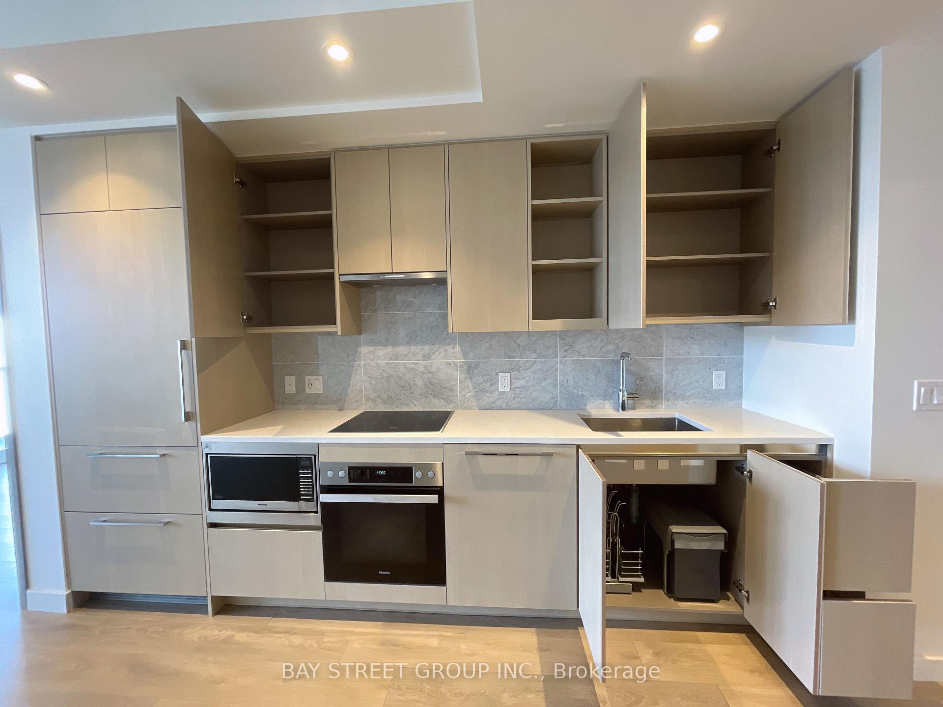 Photo 5 of Unit 507, 85 Mcmahon Drive, North York, Bayview Village — HOMEH