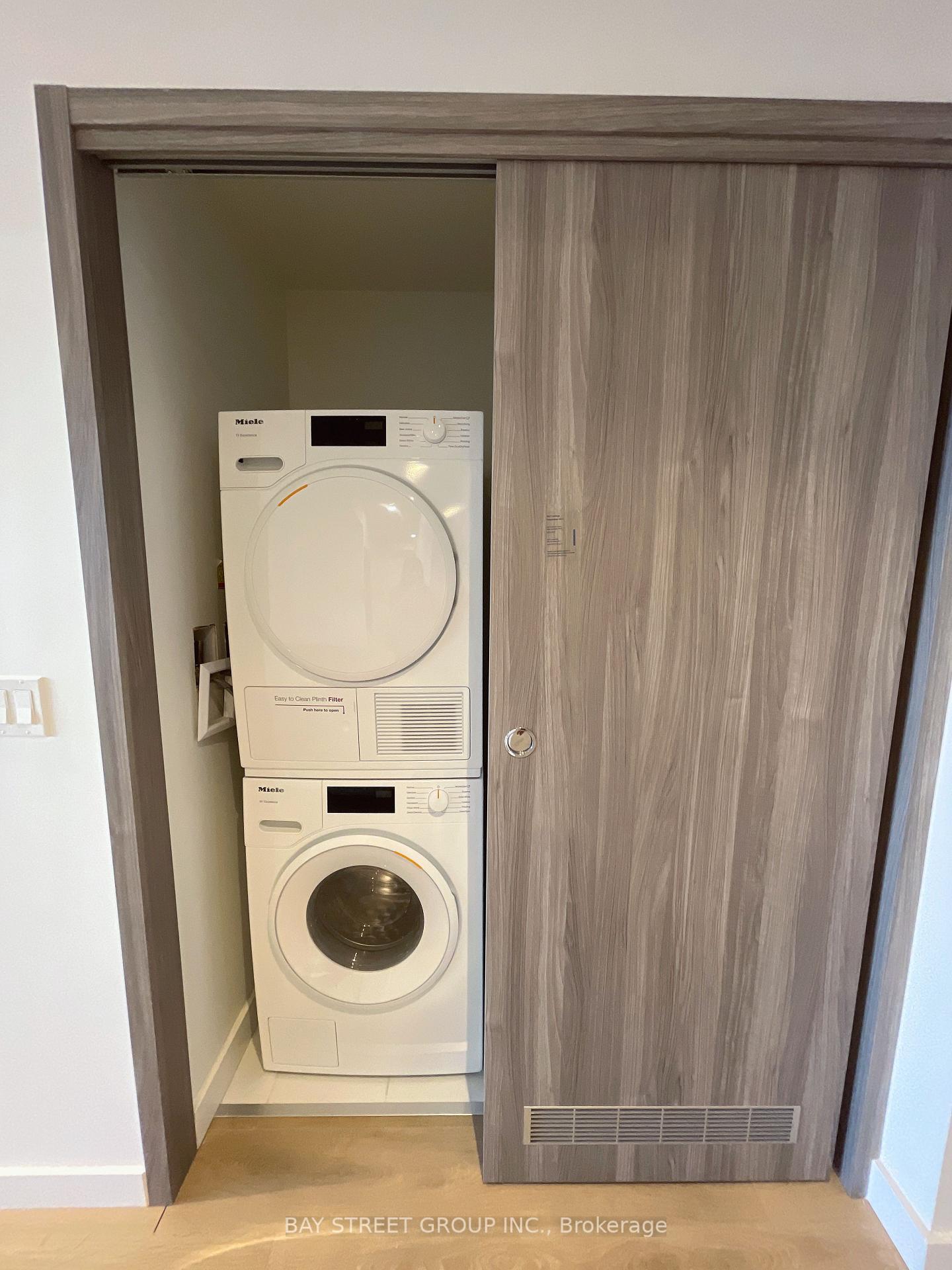 Photo 6 of Unit 507, 85 Mcmahon Drive, North York, Bayview Village — HOMEH