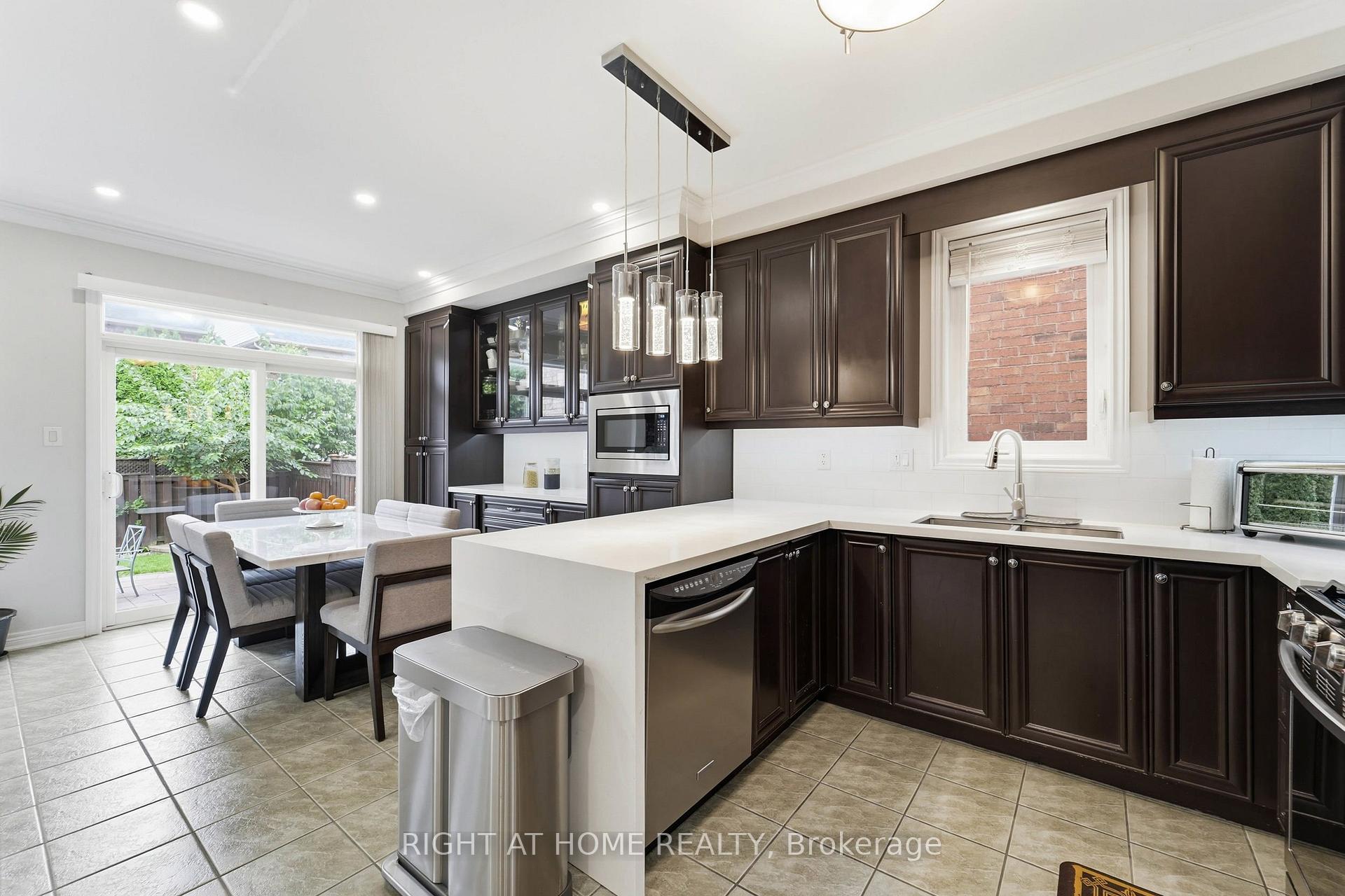 Photo 12 of 27 Hawkweed Manor, Markham, Box Grove — HOMEH