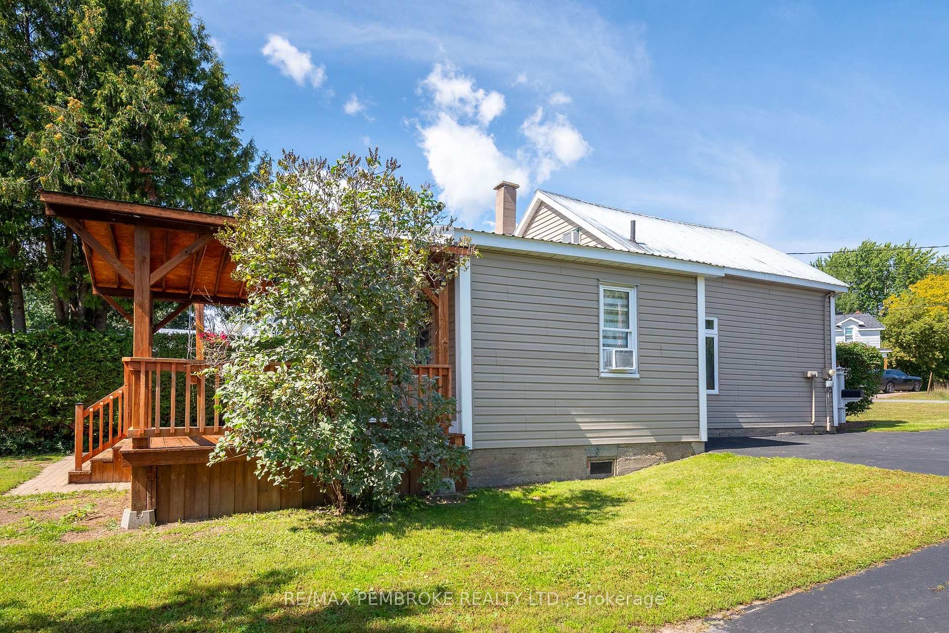 Photo 5 of 628 Perth Street, Pembroke, Pembroke — HOMEH