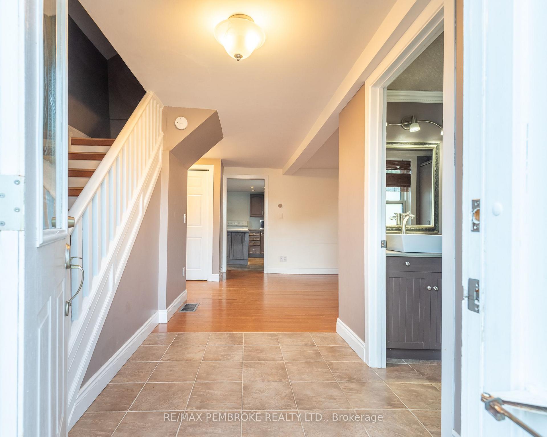 Photo 11 of 628 Perth Street, Pembroke, Pembroke — HOMEH
