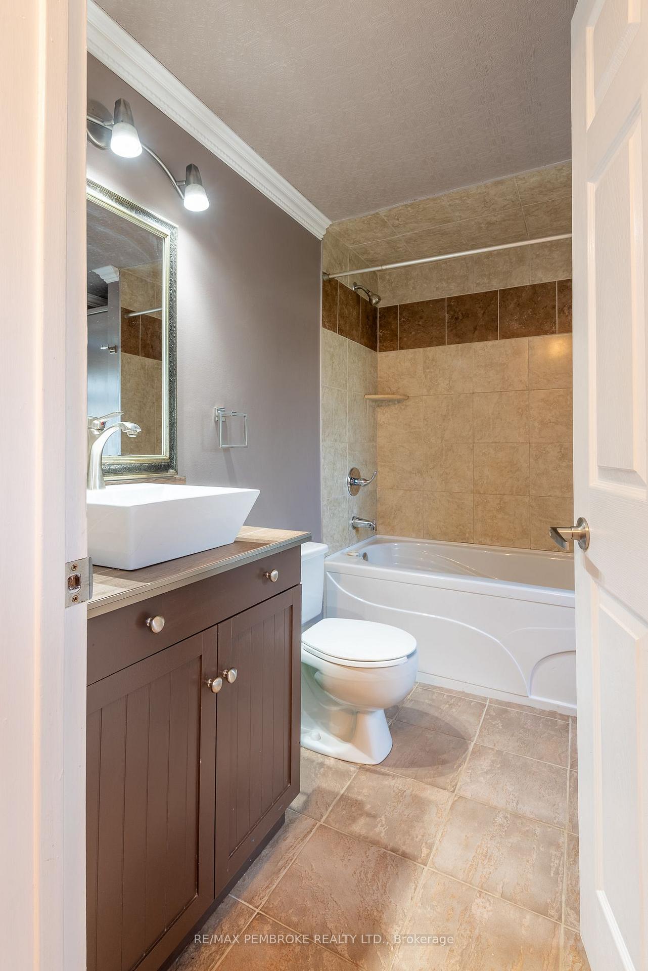 Photo 12 of 628 Perth Street, Pembroke, Pembroke — HOMEH