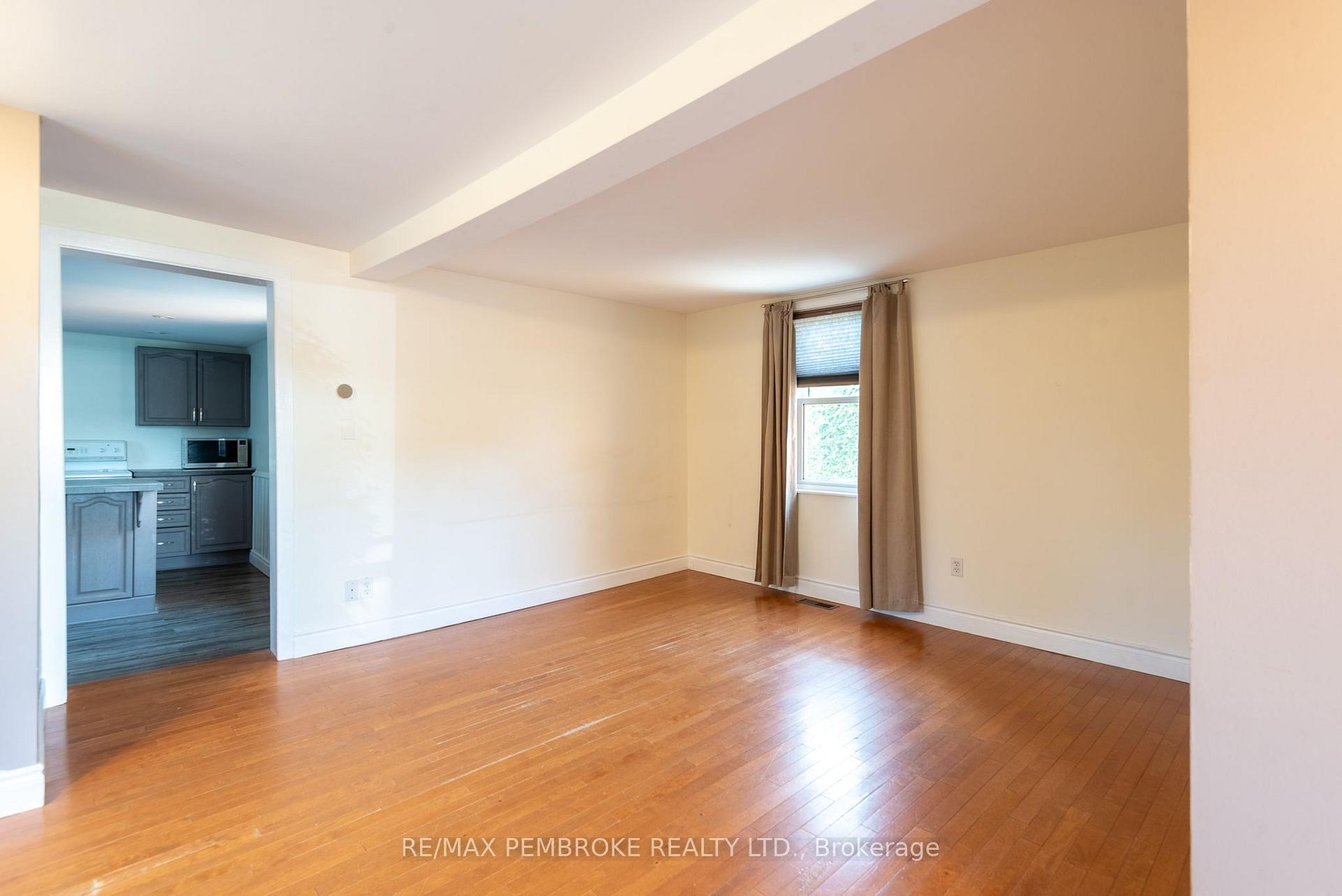 Photo 14 of 628 Perth Street, Pembroke, Pembroke — HOMEH