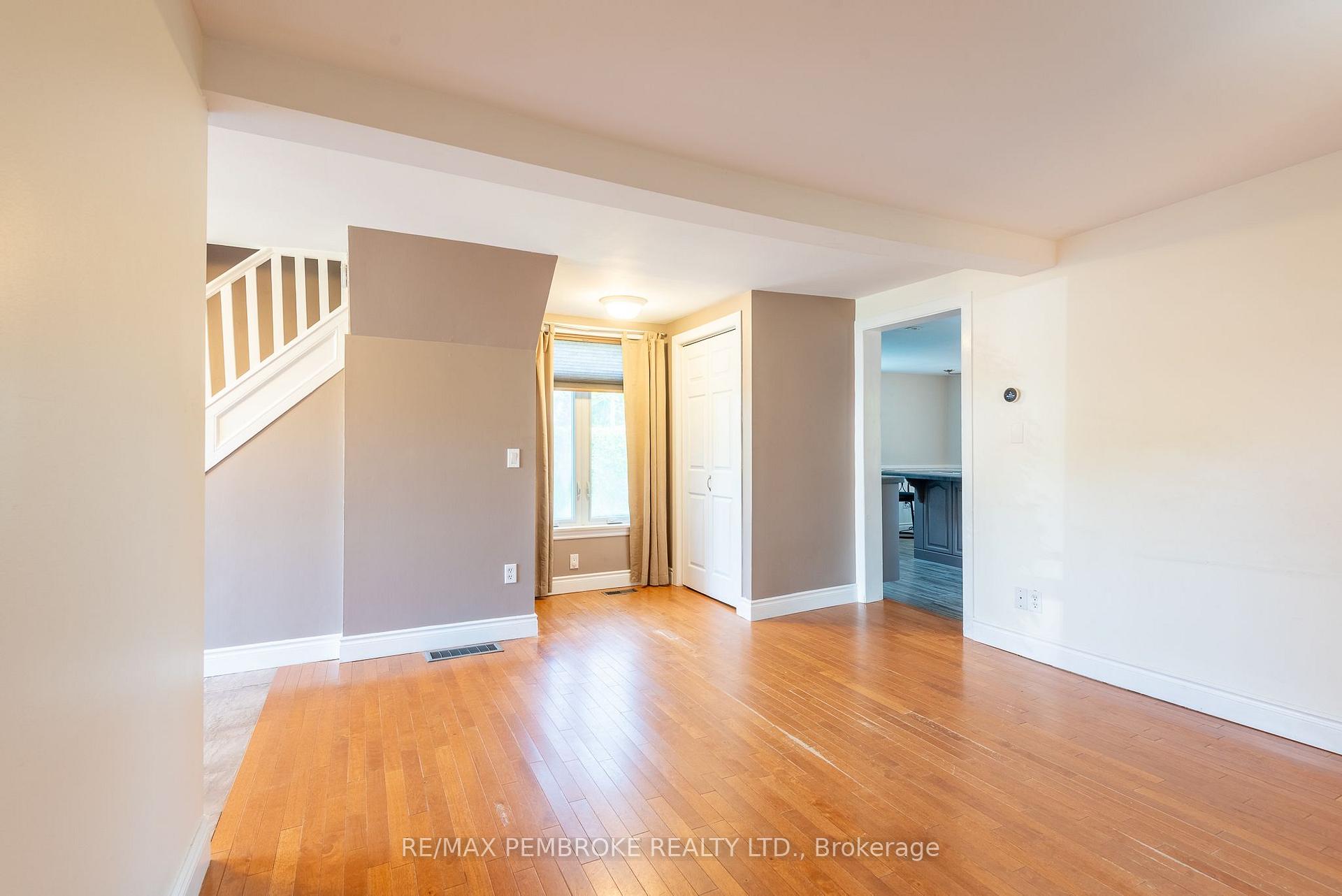 Photo 16 of 628 Perth Street, Pembroke, Pembroke — HOMEH