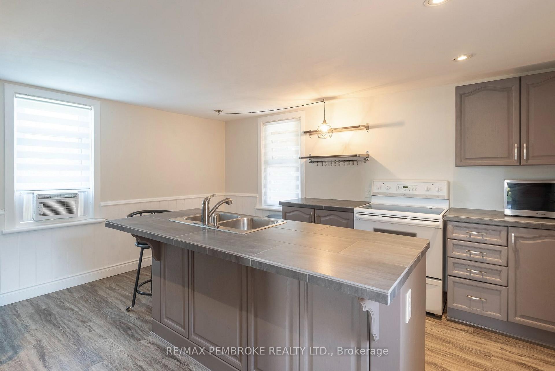 Photo 18 of 628 Perth Street, Pembroke, Pembroke — HOMEH