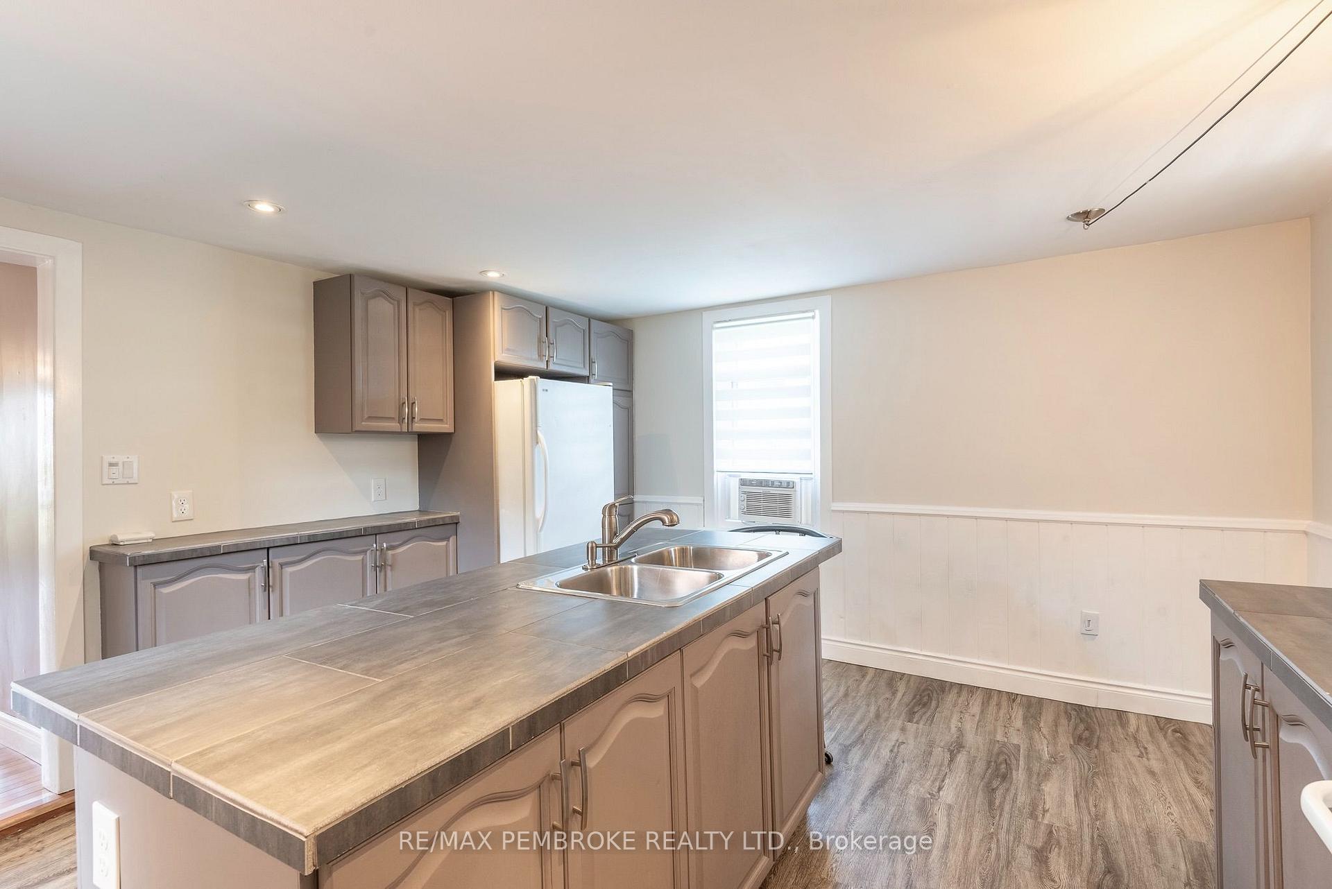 Photo 19 of 628 Perth Street, Pembroke, Pembroke — HOMEH