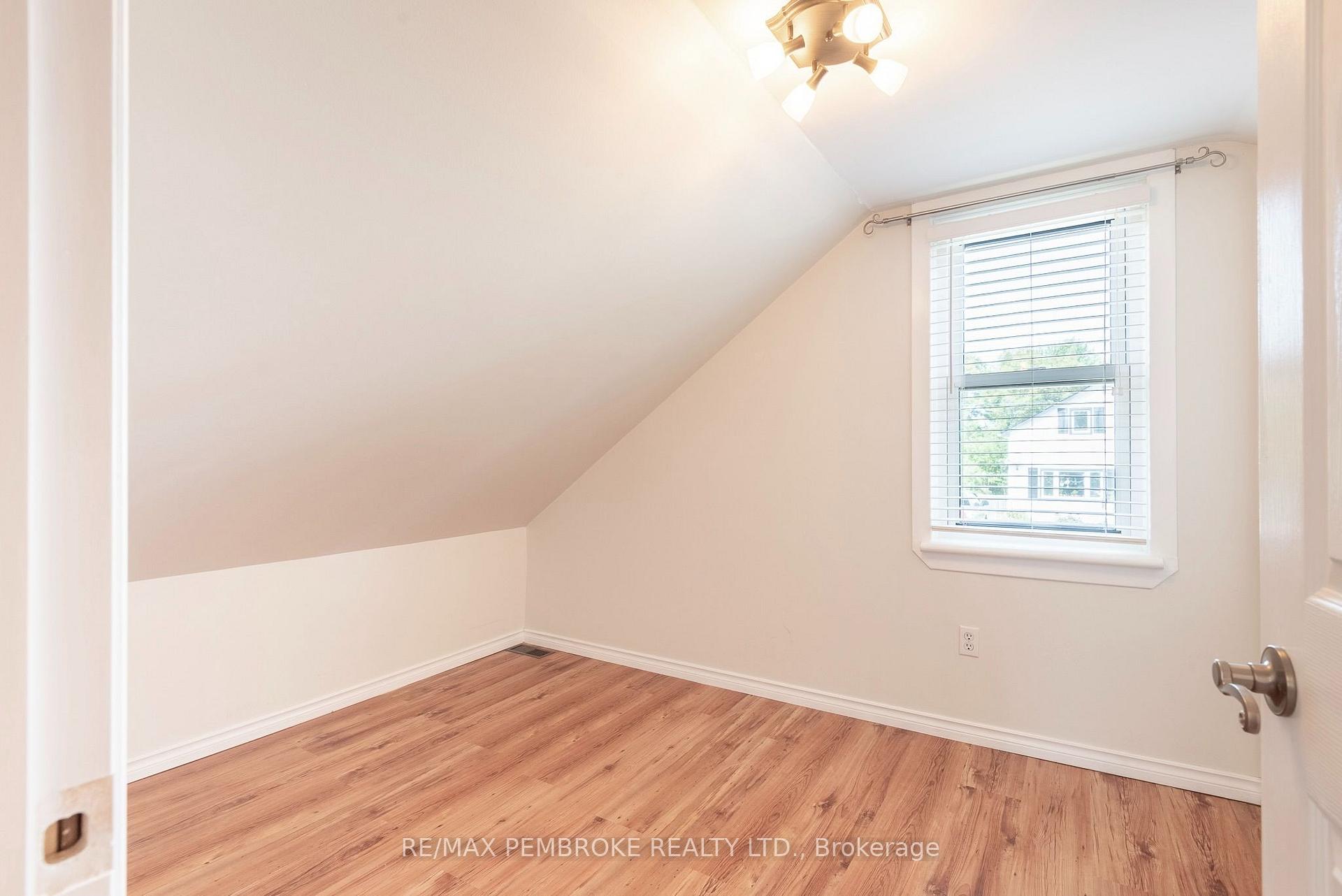 Photo 24 of 628 Perth Street, Pembroke, Pembroke — HOMEH