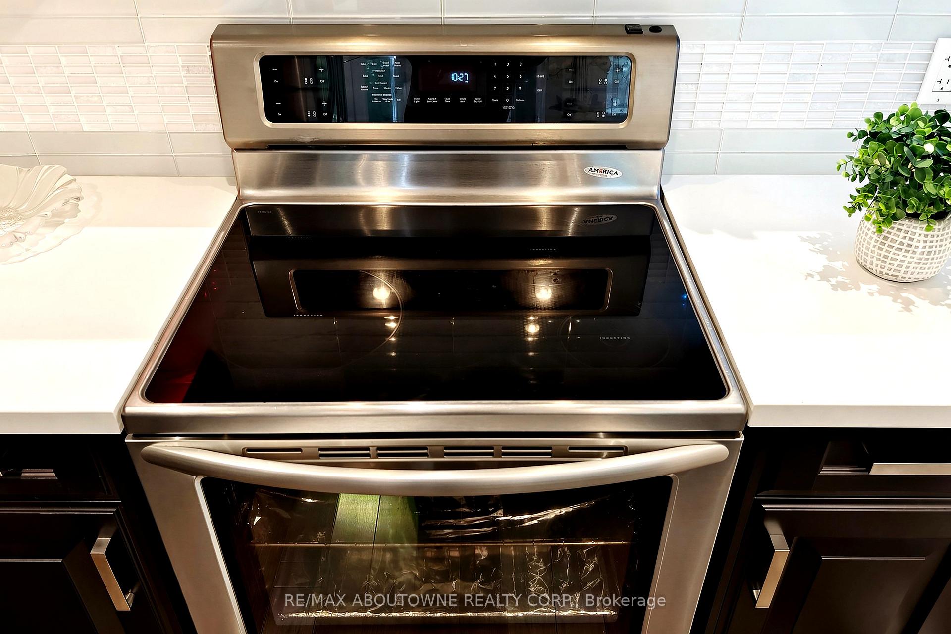 Photo 8 of 2072 Glenada Crescent, Oakville, Wedgewood Creek — HOMEH