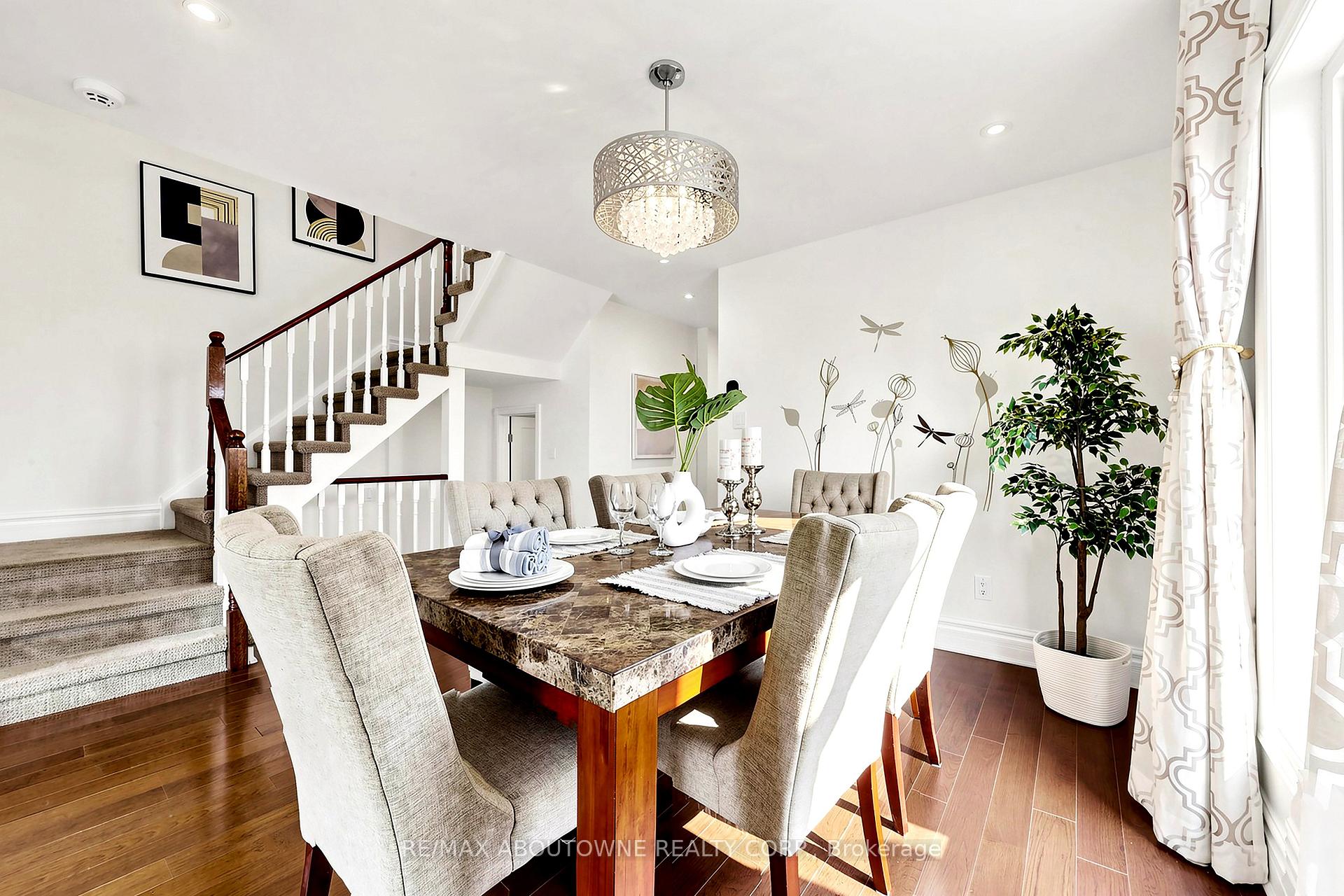 Photo 10 of 2072 Glenada Crescent, Oakville, Wedgewood Creek — HOMEH