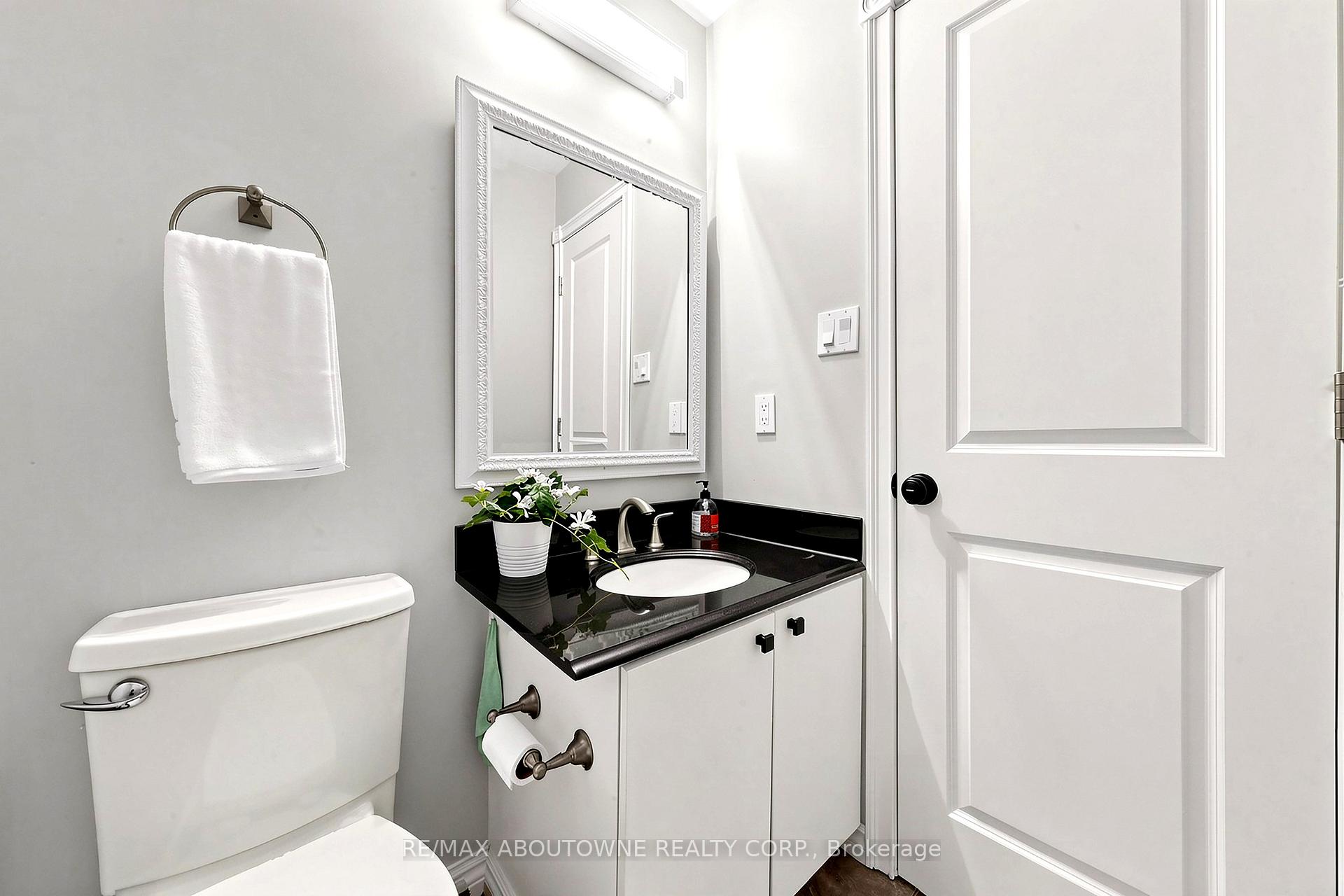 Photo 14 of 2072 Glenada Crescent, Oakville, Wedgewood Creek — HOMEH