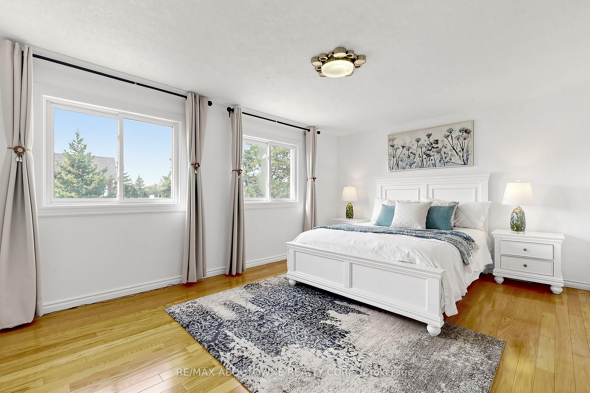 Photo 15 of 2072 Glenada Crescent, Oakville, Wedgewood Creek — HOMEH