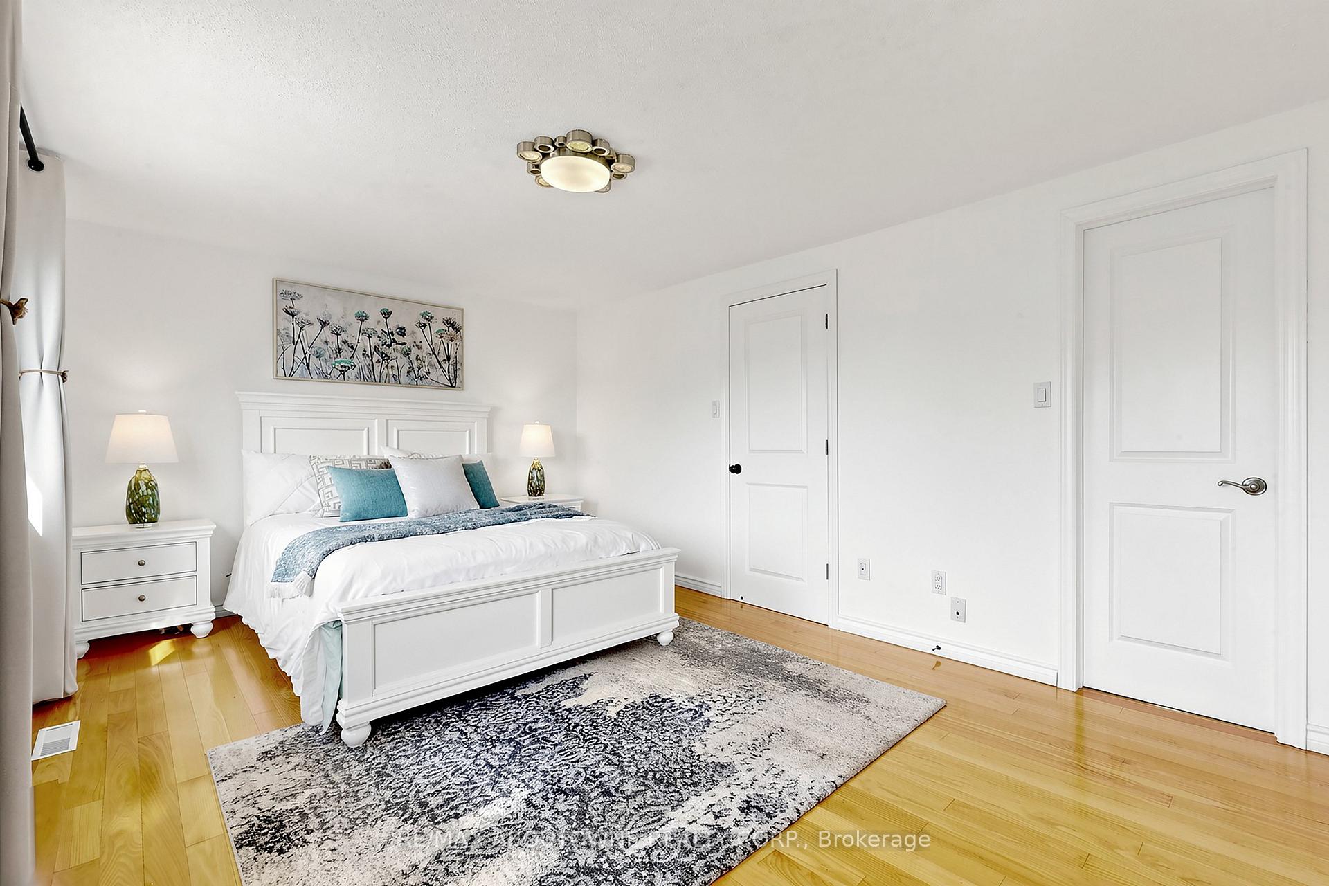 Photo 16 of 2072 Glenada Crescent, Oakville, Wedgewood Creek — HOMEH