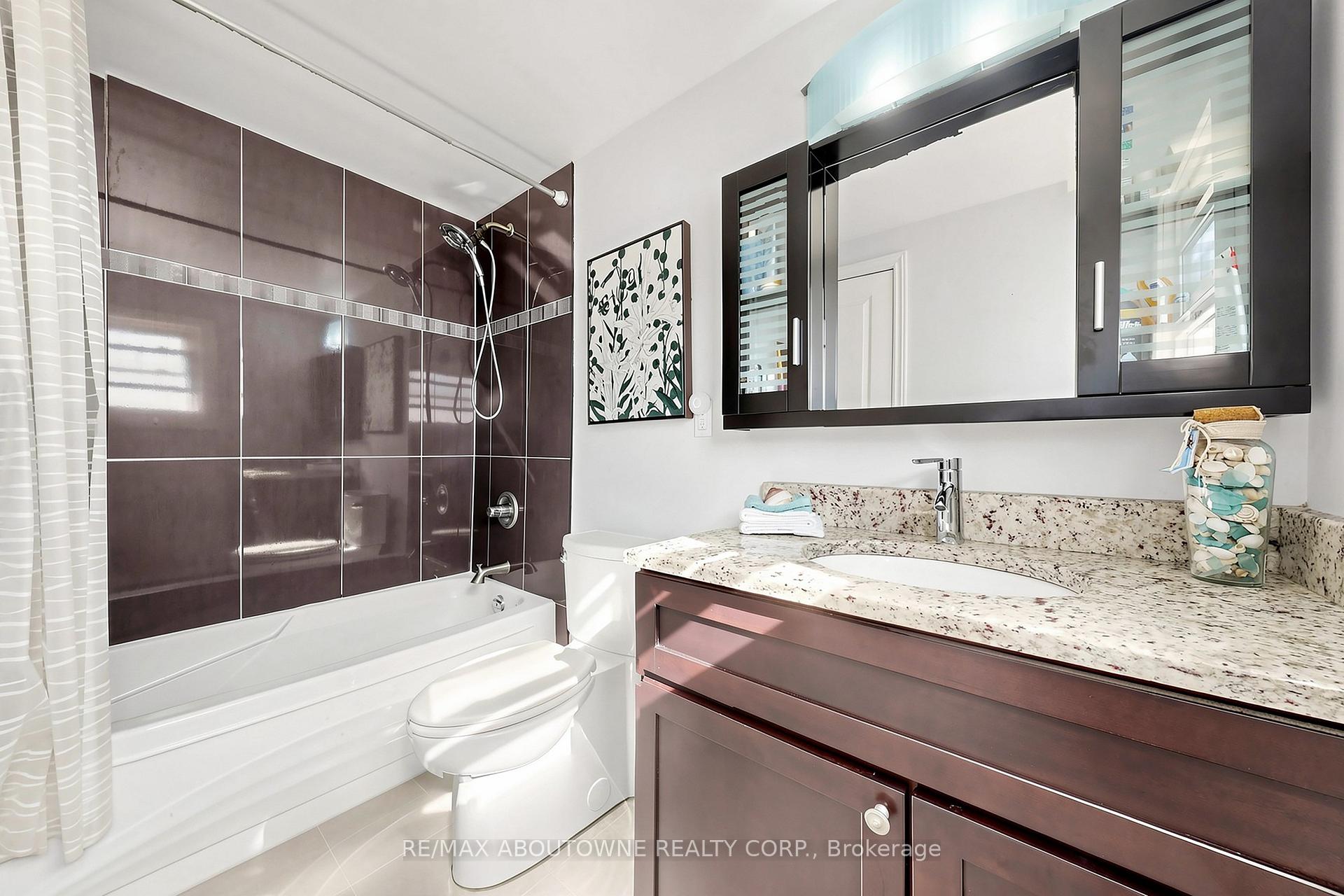 Photo 17 of 2072 Glenada Crescent, Oakville, Wedgewood Creek — HOMEH