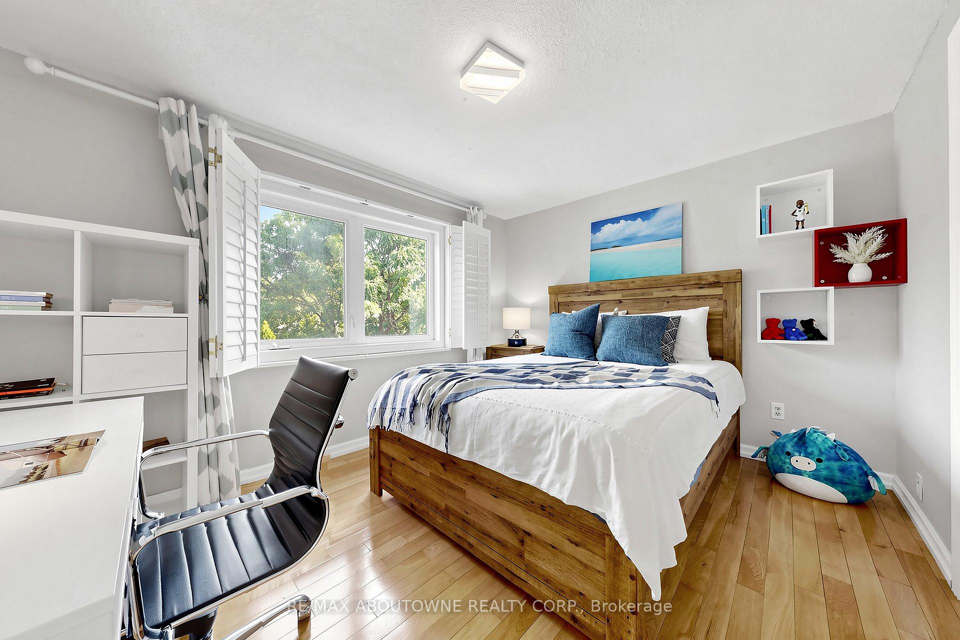 Photo 19 of 2072 Glenada Crescent, Oakville, Wedgewood Creek — HOMEH