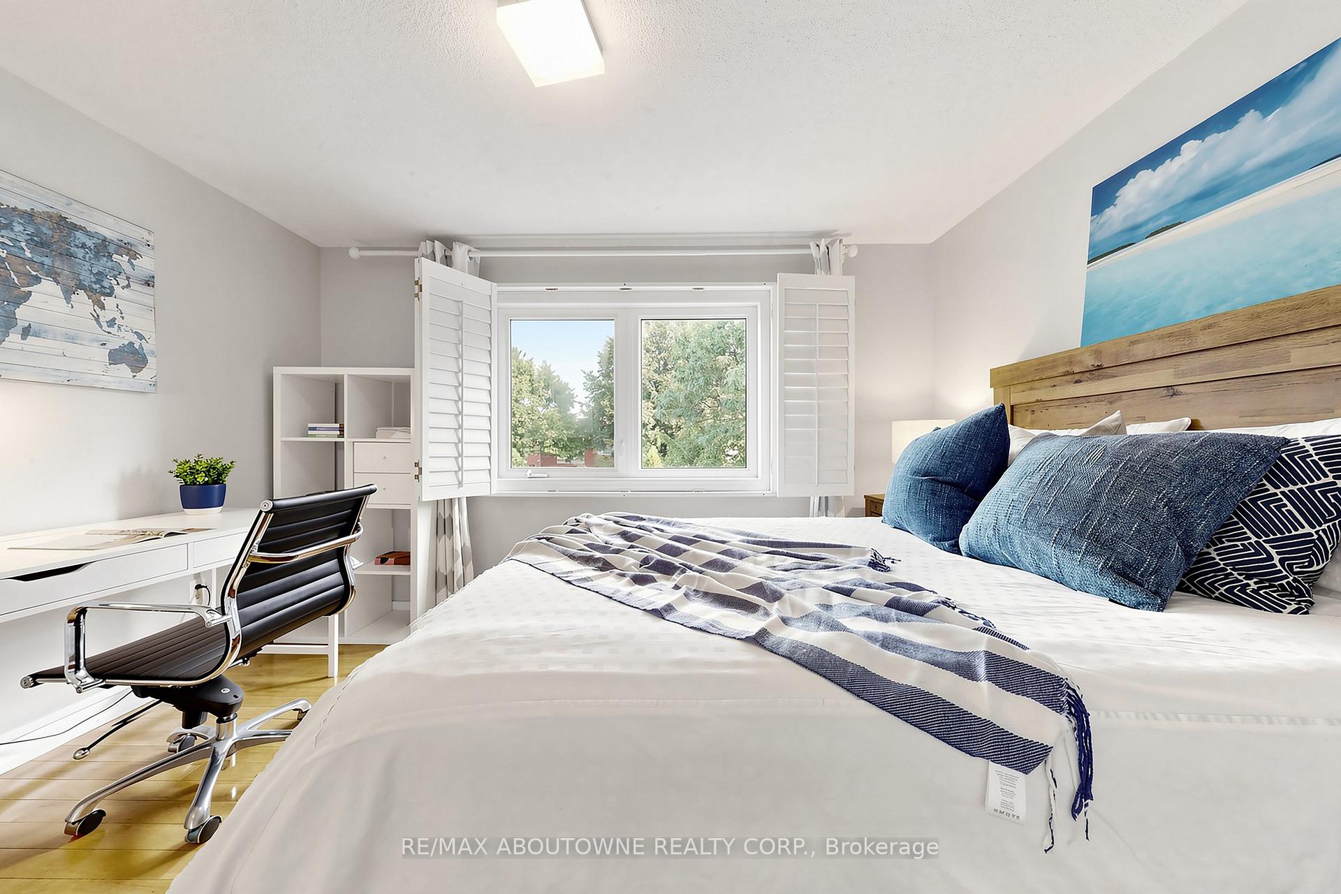 Photo 20 of 2072 Glenada Crescent, Oakville, Wedgewood Creek — HOMEH
