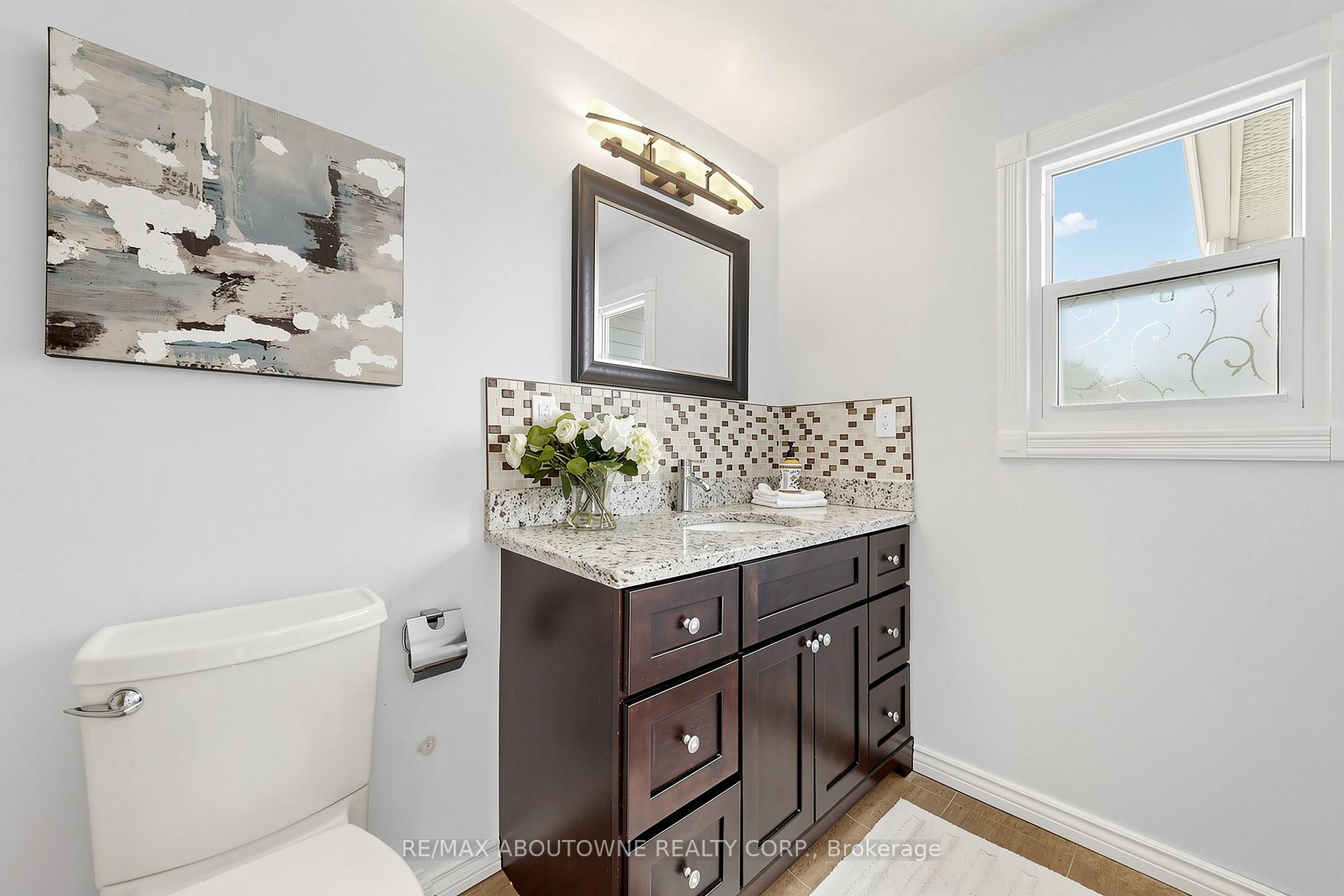 Photo 22 of 2072 Glenada Crescent, Oakville, Wedgewood Creek — HOMEH