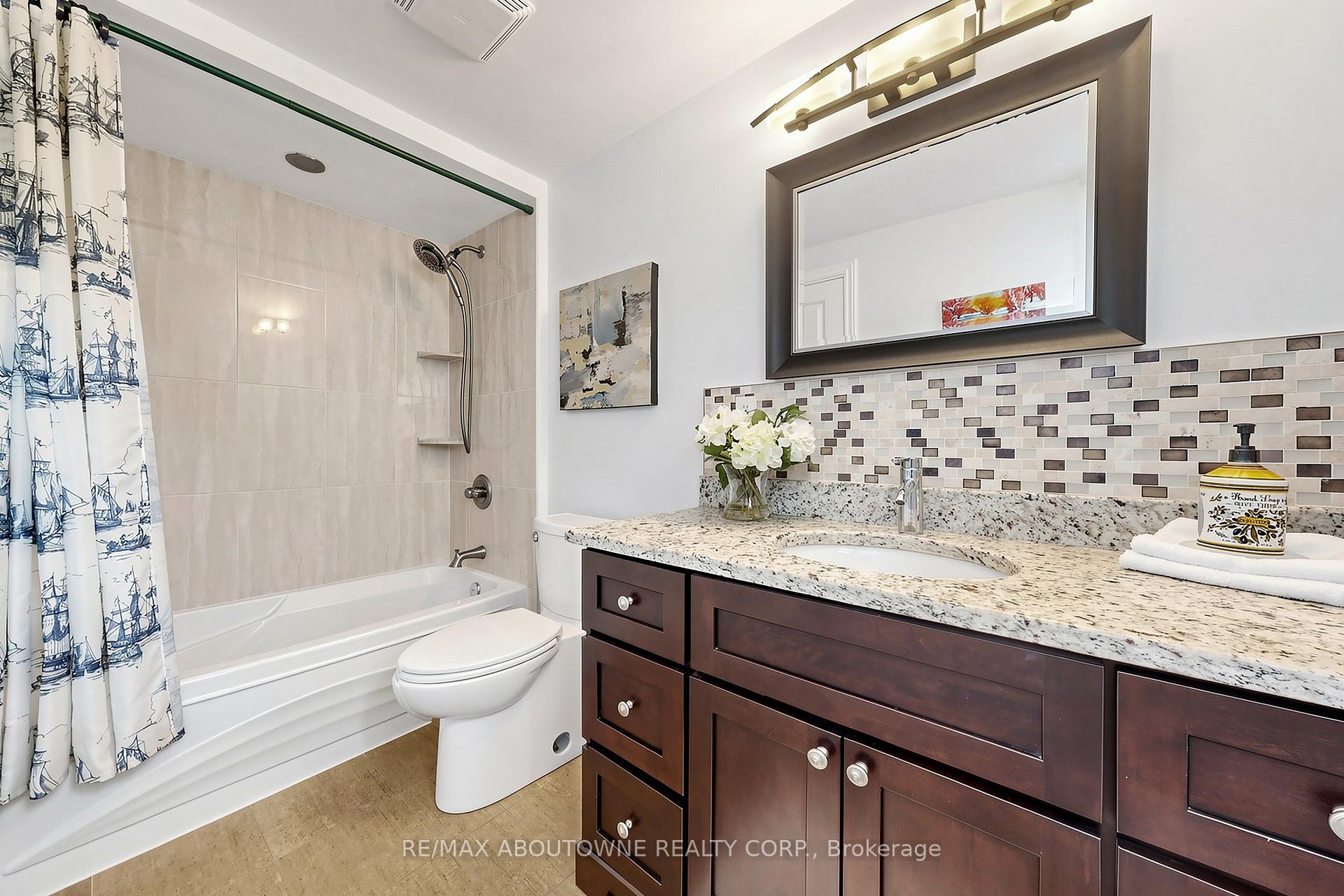 Photo 23 of 2072 Glenada Crescent, Oakville, Wedgewood Creek — HOMEH