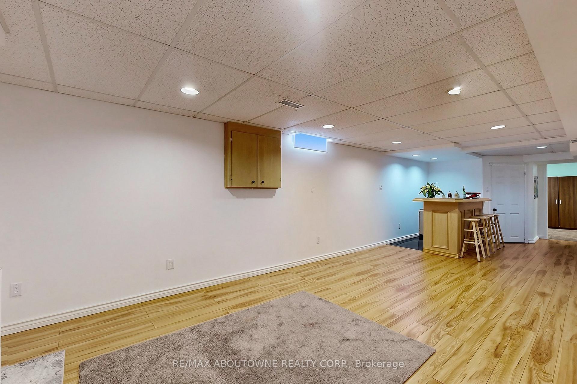 Photo 24 of 2072 Glenada Crescent, Oakville, Wedgewood Creek — HOMEH