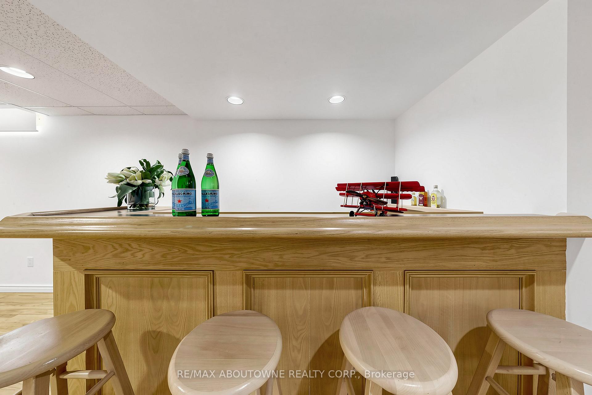 Photo 25 of 2072 Glenada Crescent, Oakville, Wedgewood Creek — HOMEH