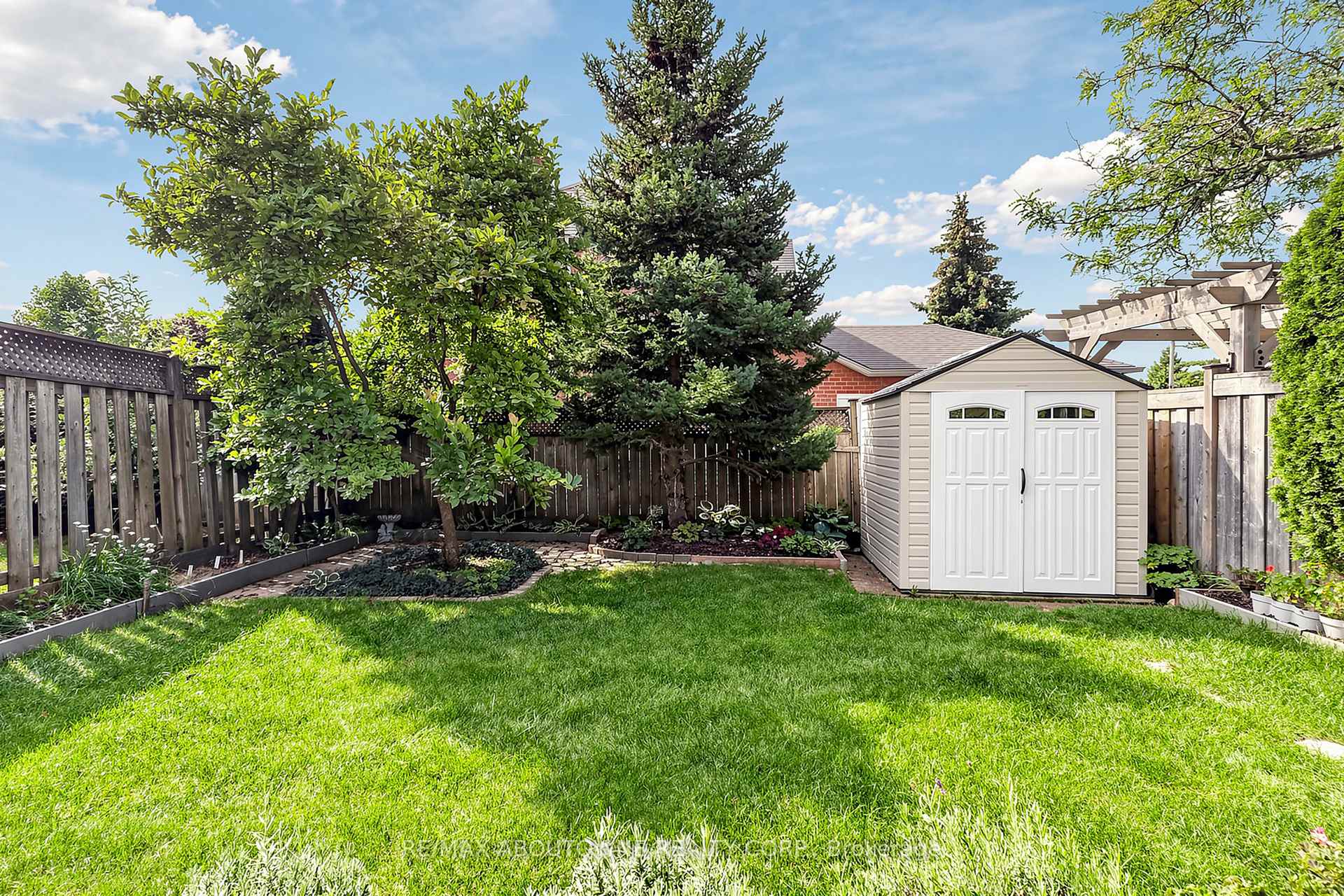 Photo 29 of 2072 Glenada Crescent, Oakville, Wedgewood Creek — HOMEH