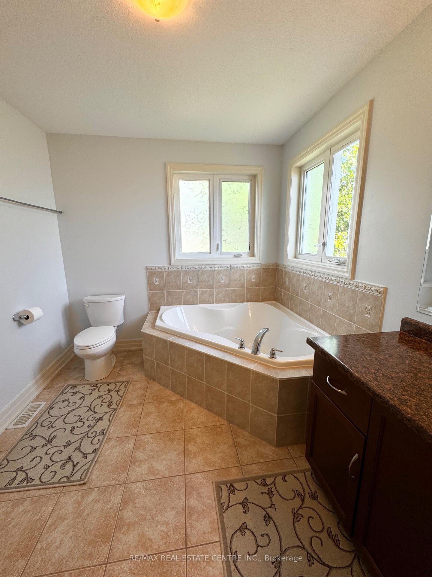 Photo 28 of 32 Hodgson Drive, Guelph, Pineridge/Westminster Woods — HOMEH
