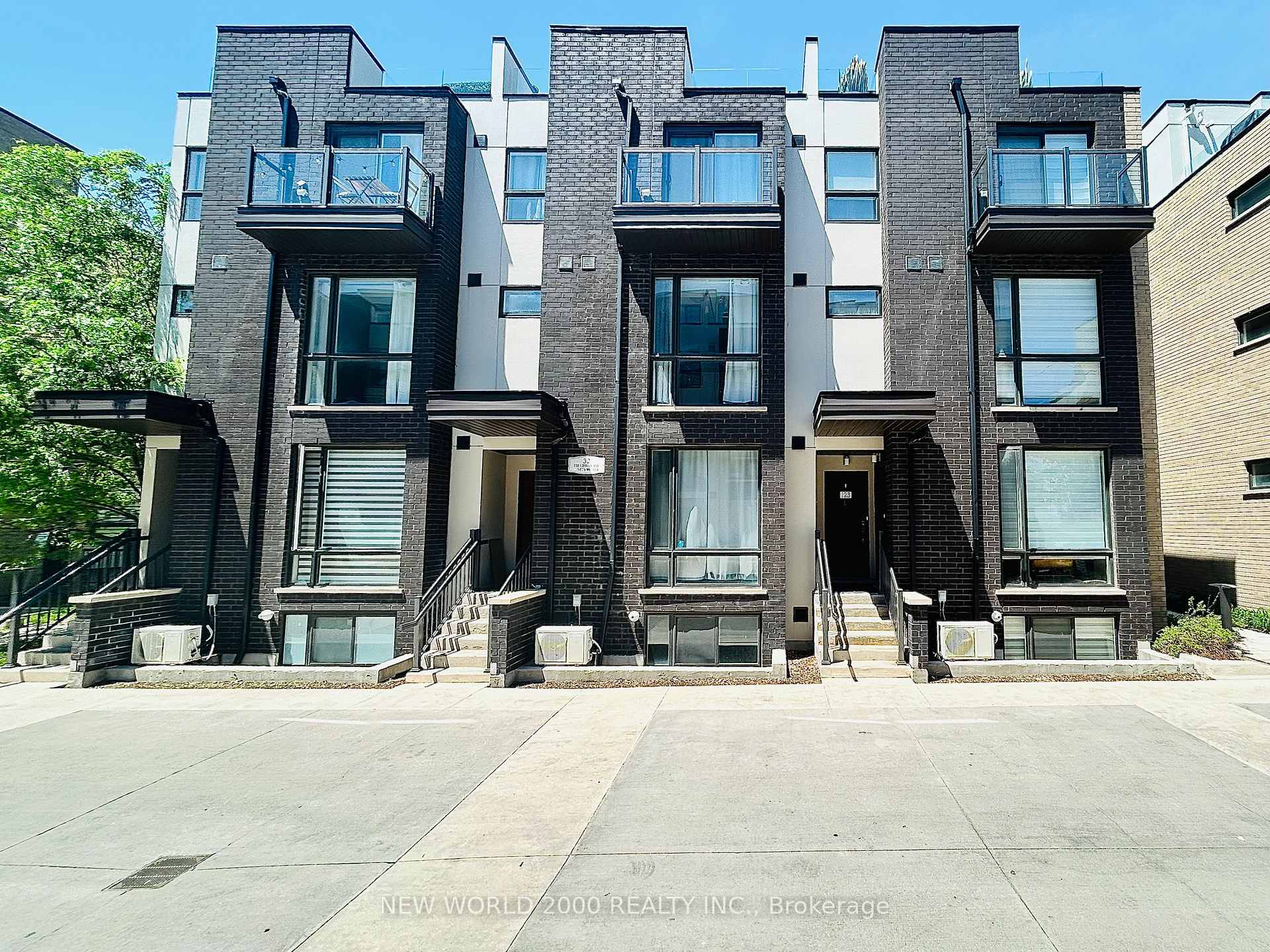 Front of Unit 123, 32 Fieldway Road