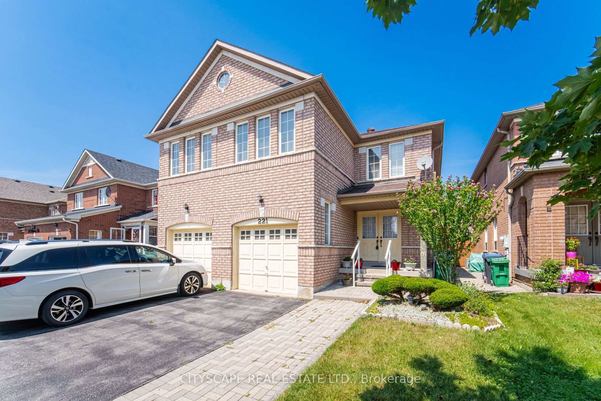 Photo 4 of 221 Richvale Drive S, Brampton, Heart Lake East — HOMEH