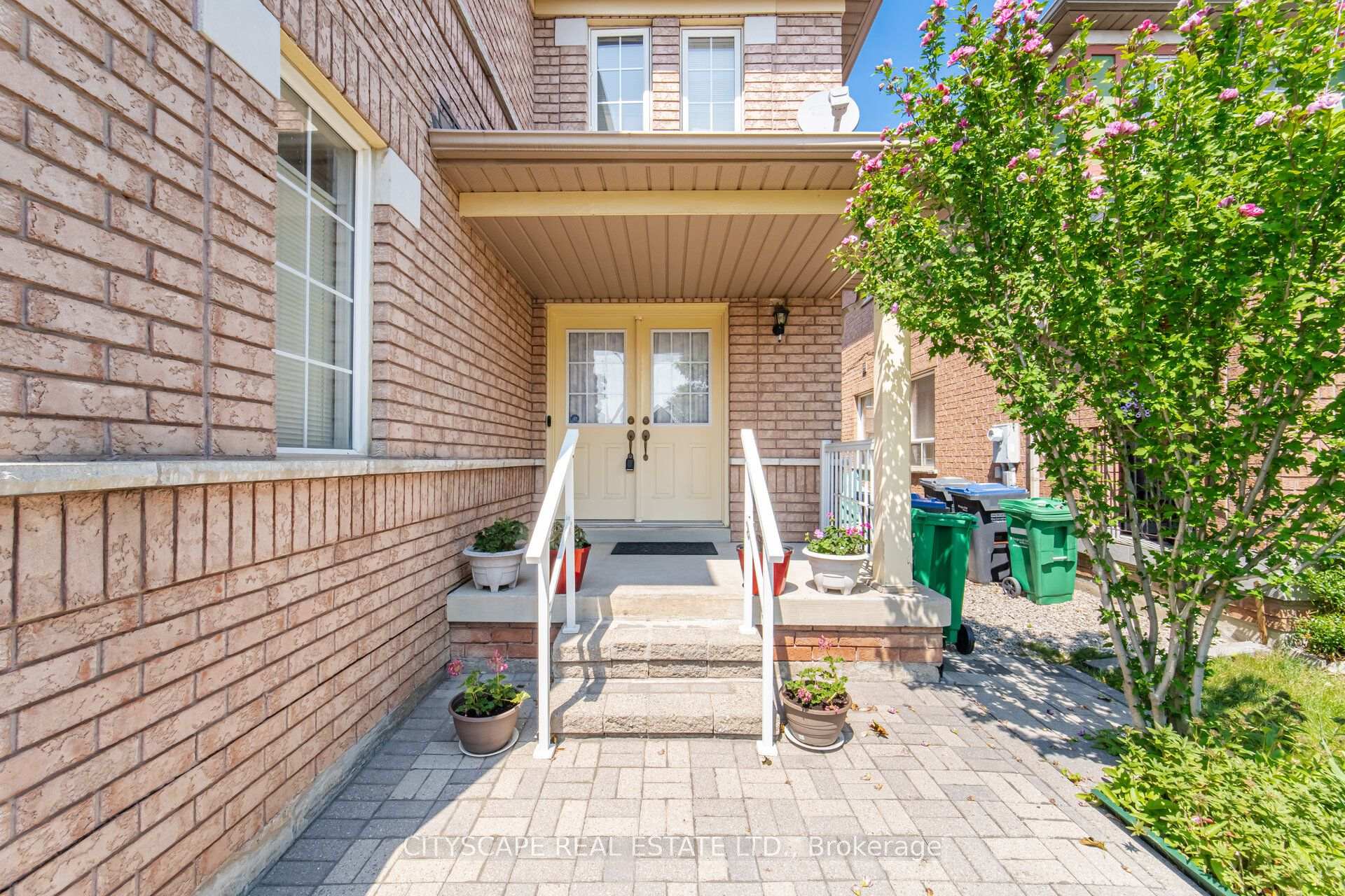Photo 6 of 221 Richvale Drive S, Brampton, Heart Lake East — HOMEH