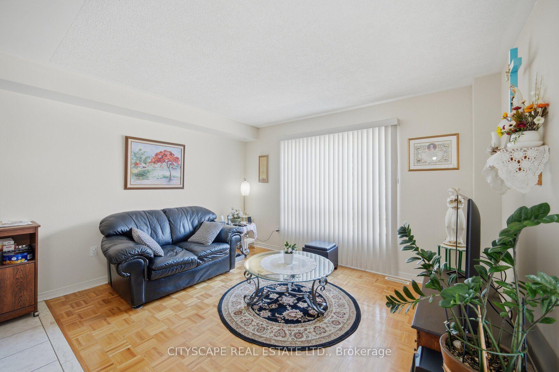Photo 18 of 221 Richvale Drive S, Brampton, Heart Lake East — HOMEH