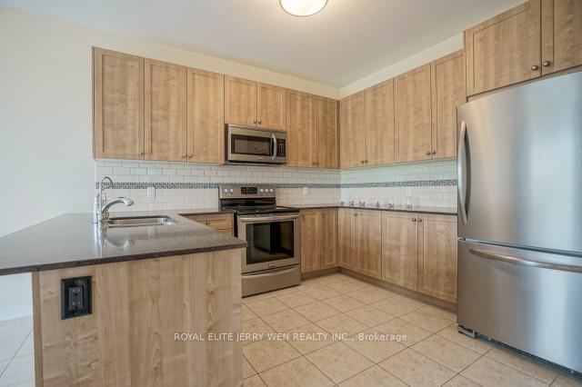 Photo 4 of 726 Coldstream Drive, Oshawa, Samac — HOMEH