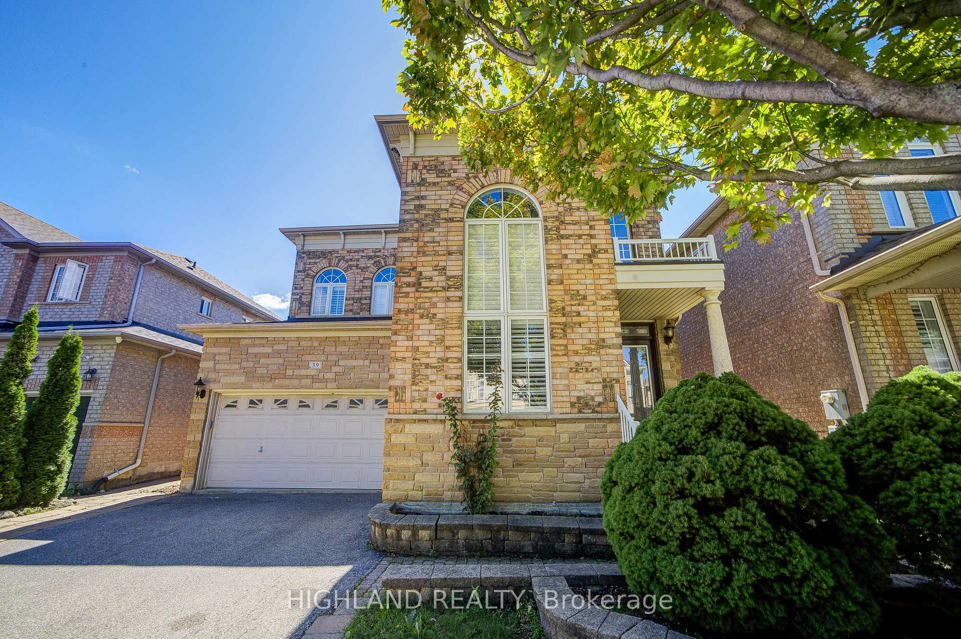 Photo 2 of 39 Shadetree Crescent, Vaughan, Vellore Village — HOMEH