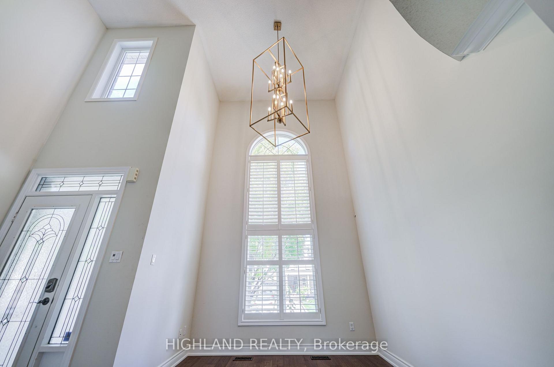 Photo 5 of 39 Shadetree Crescent, Vaughan, Vellore Village — HOMEH