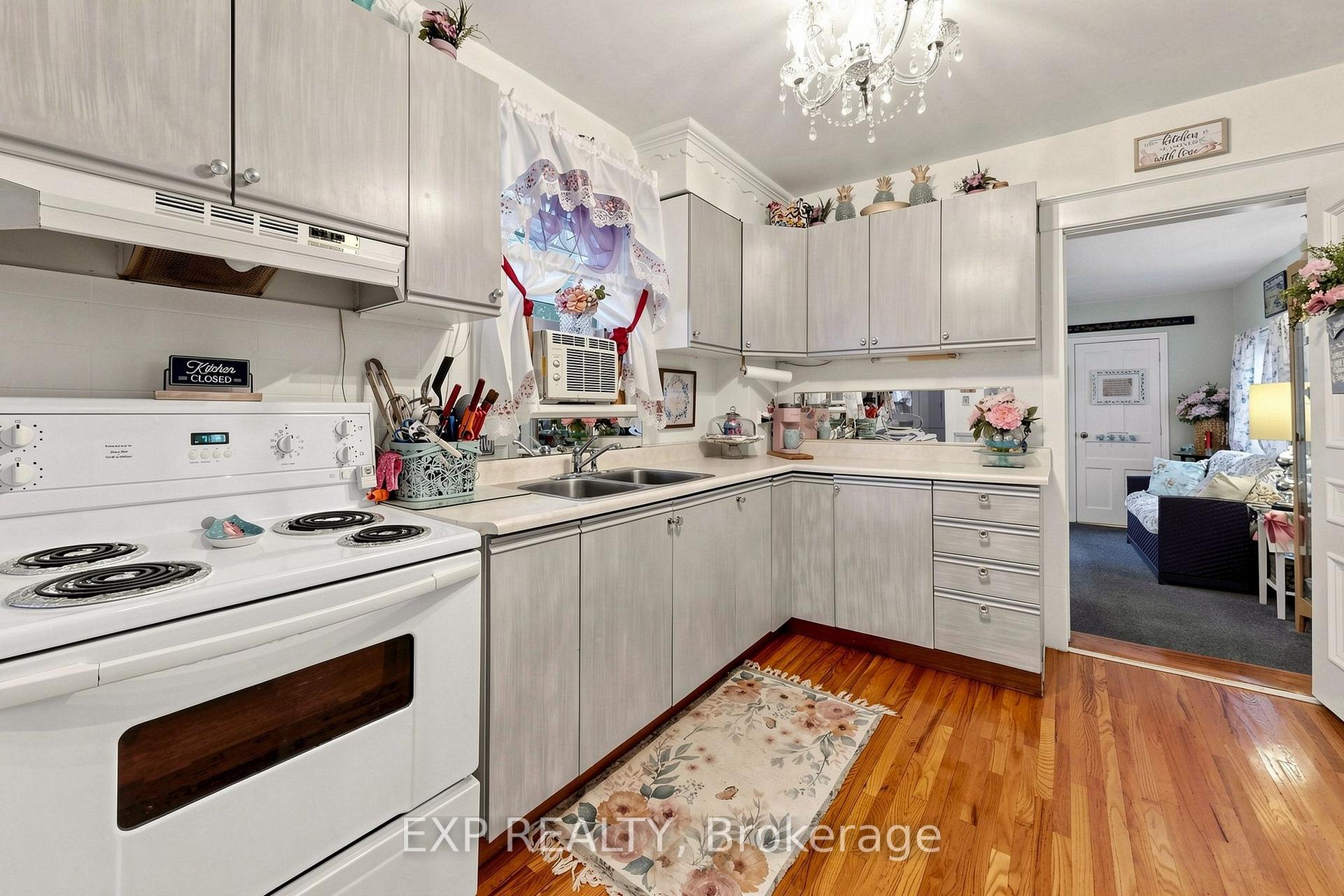 Photo 8 of 28 Simcoe Street, Kawartha Lakes, Lindsay — HOMEH