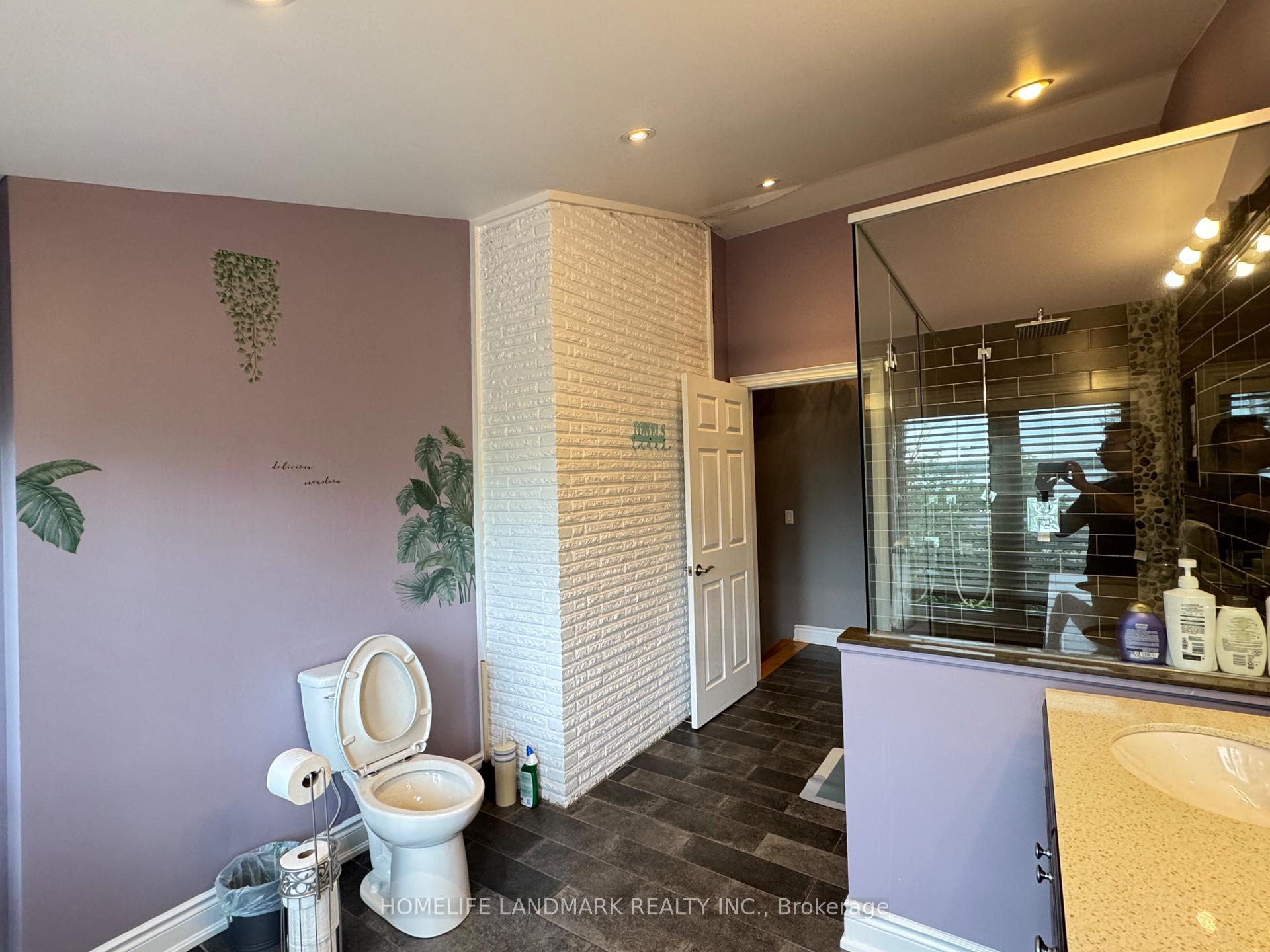 Photo 17 of Unit Upper, 119 Blake Street, Barrie, North Shore — HOMEH